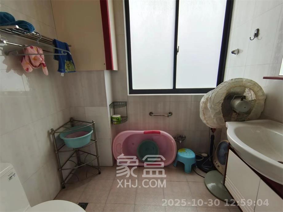 阳光100一期、四五期  4室2厅2卫    2800.0元/月 阳光100一期、四五期  4室2厅2卫    2800.0元/月室内图