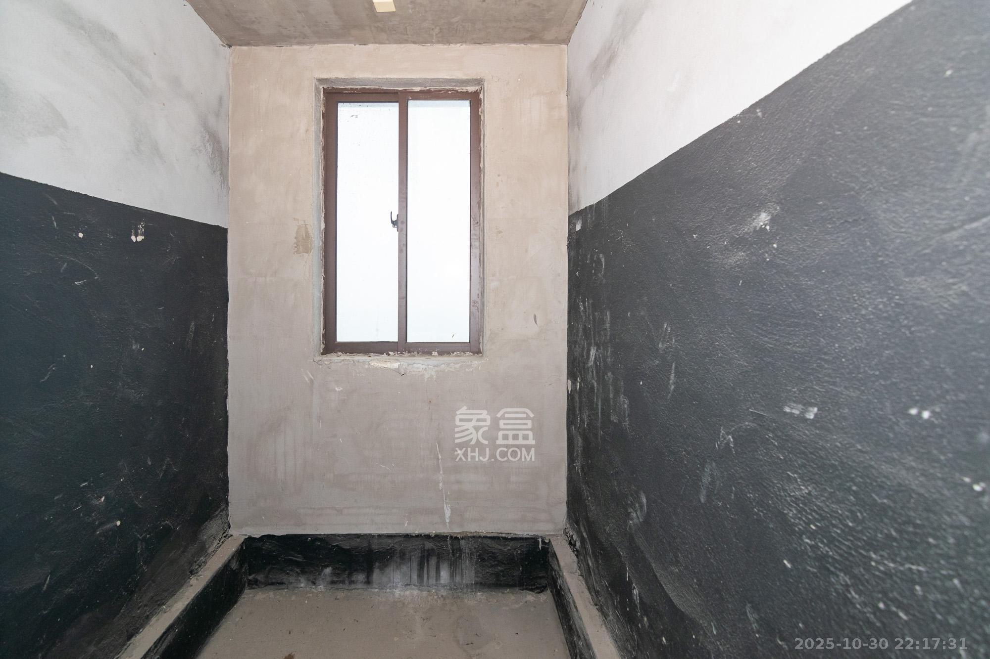 裕田奥莱小镇  3室2厅2卫    76.8万 裕田奥莱小镇  3室2厅2卫    76.8万卫生间