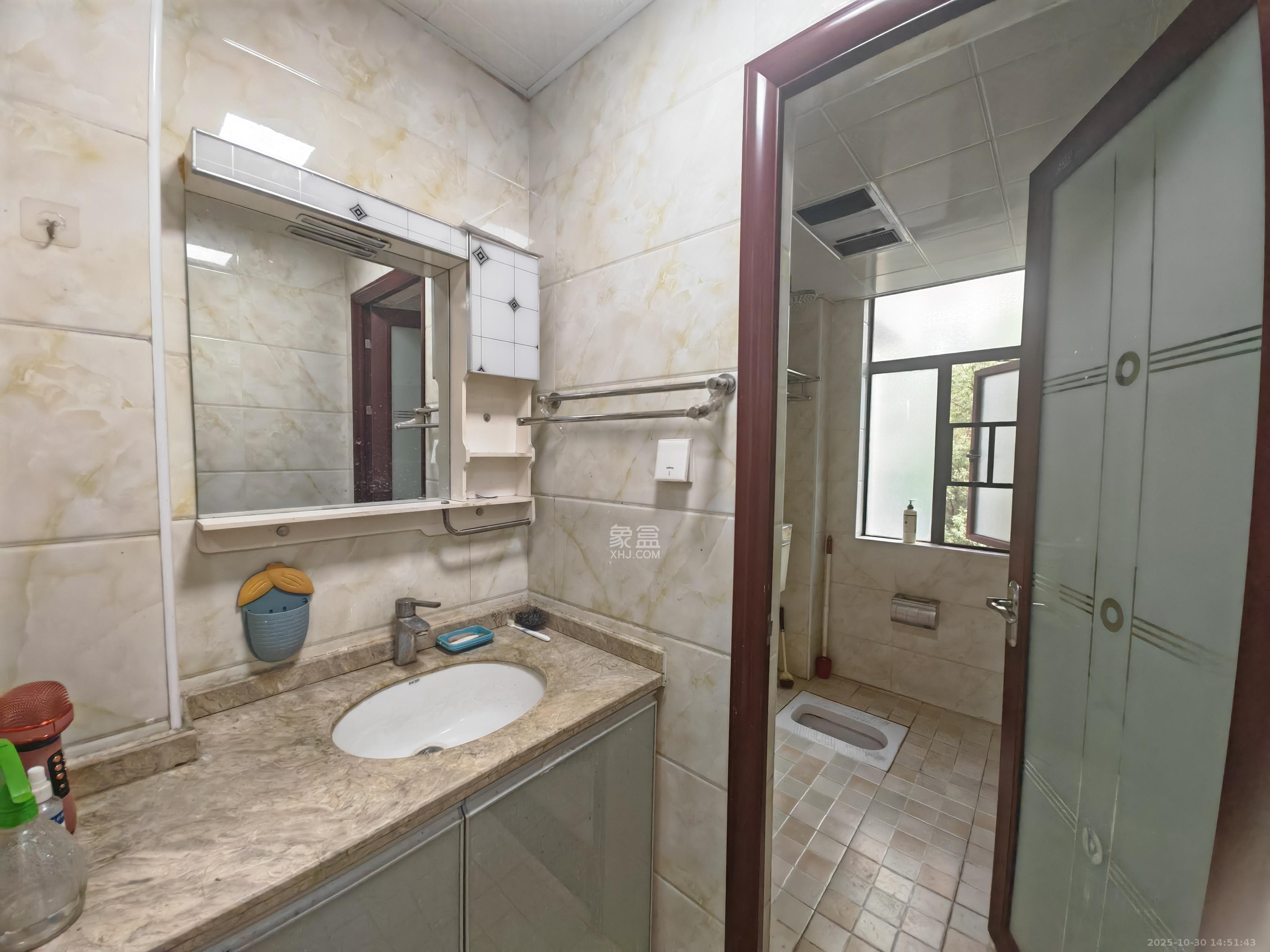 滨江一号（丰泰花园）  3室2厅2卫    2600.0元/月室内图