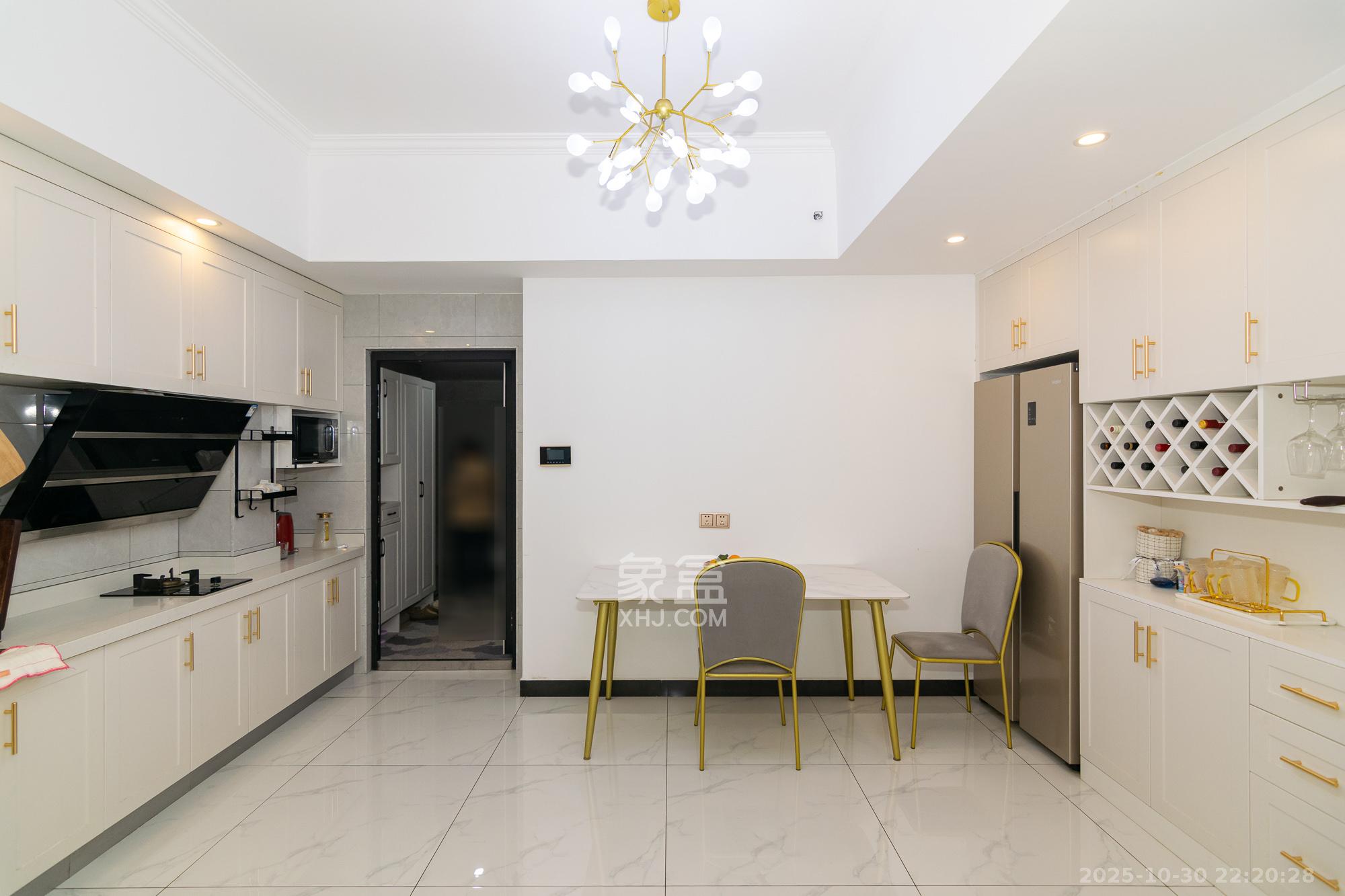 正荣财富中心  1室1厅1卫    38.0万客厅