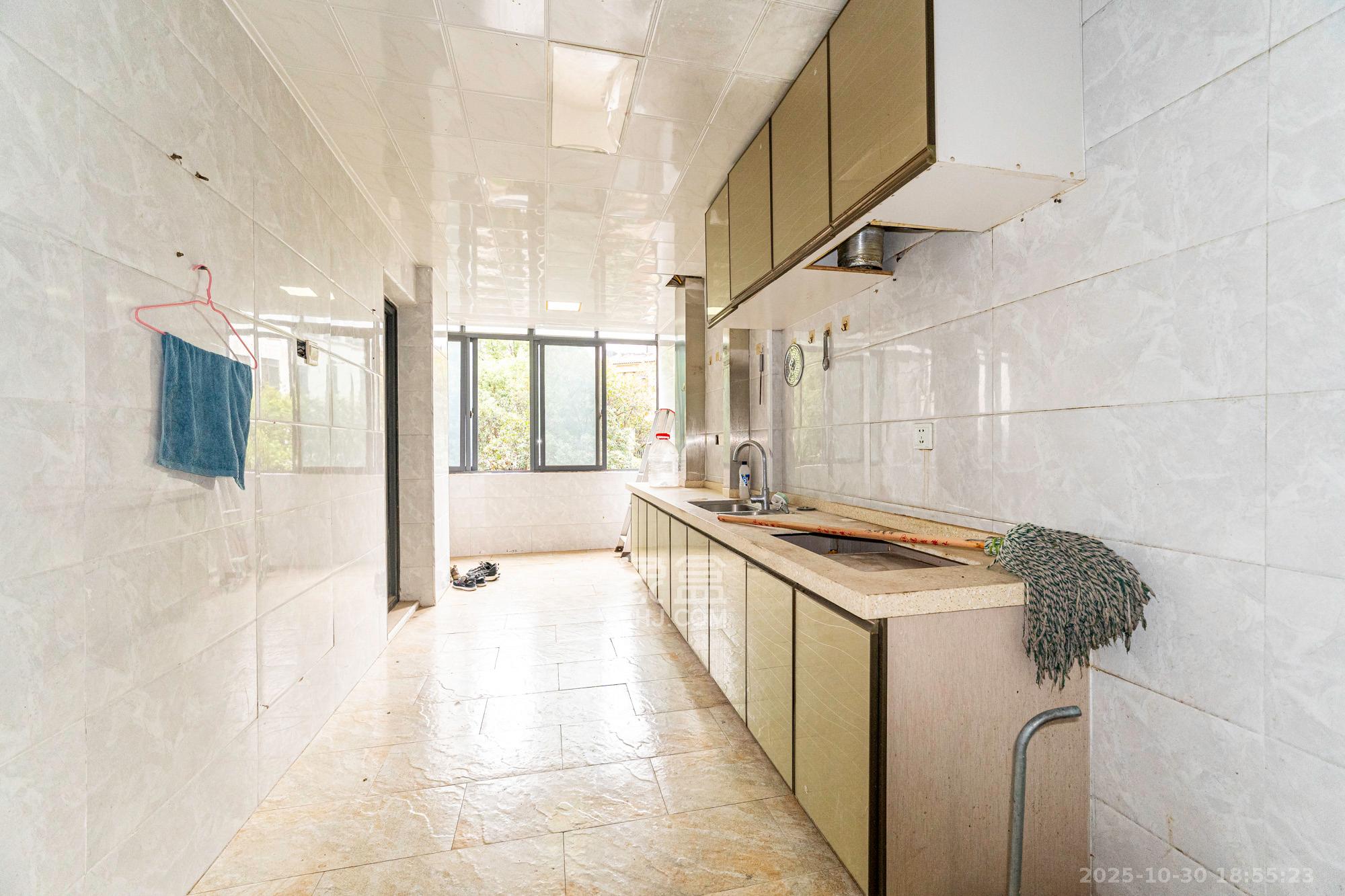 鹏基诺亚山林 4室2厅1卫 138.0万 鹏基诺亚山林 4室2厅1卫 138.0万厨房