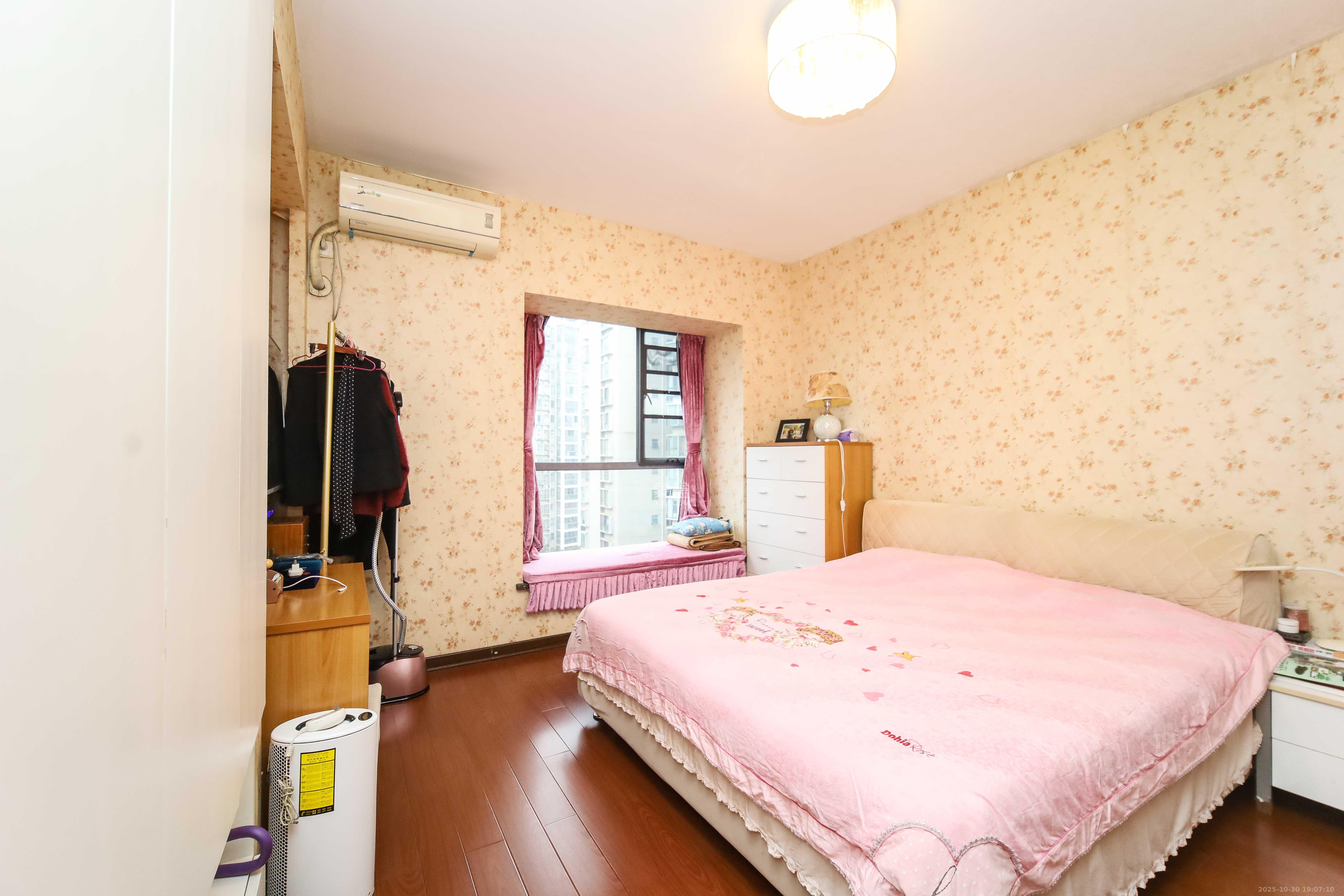 银港水晶城  3室2厅2卫    108.0万卧室