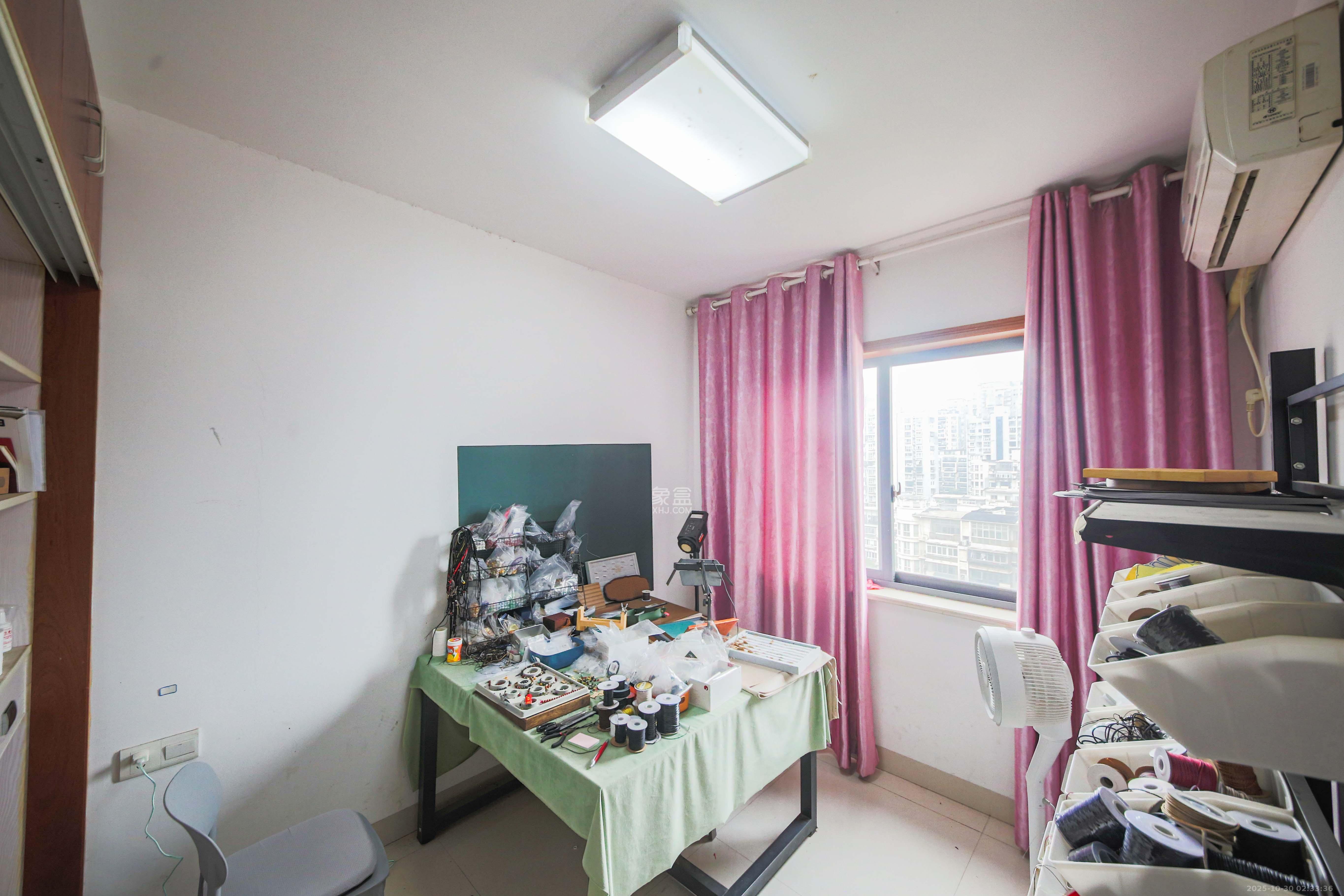 上峰苑(兰亭玥岛) 3室2厅1卫 92.0万 上峰苑(兰亭玥岛) 3室2厅1卫 92.0万卧室