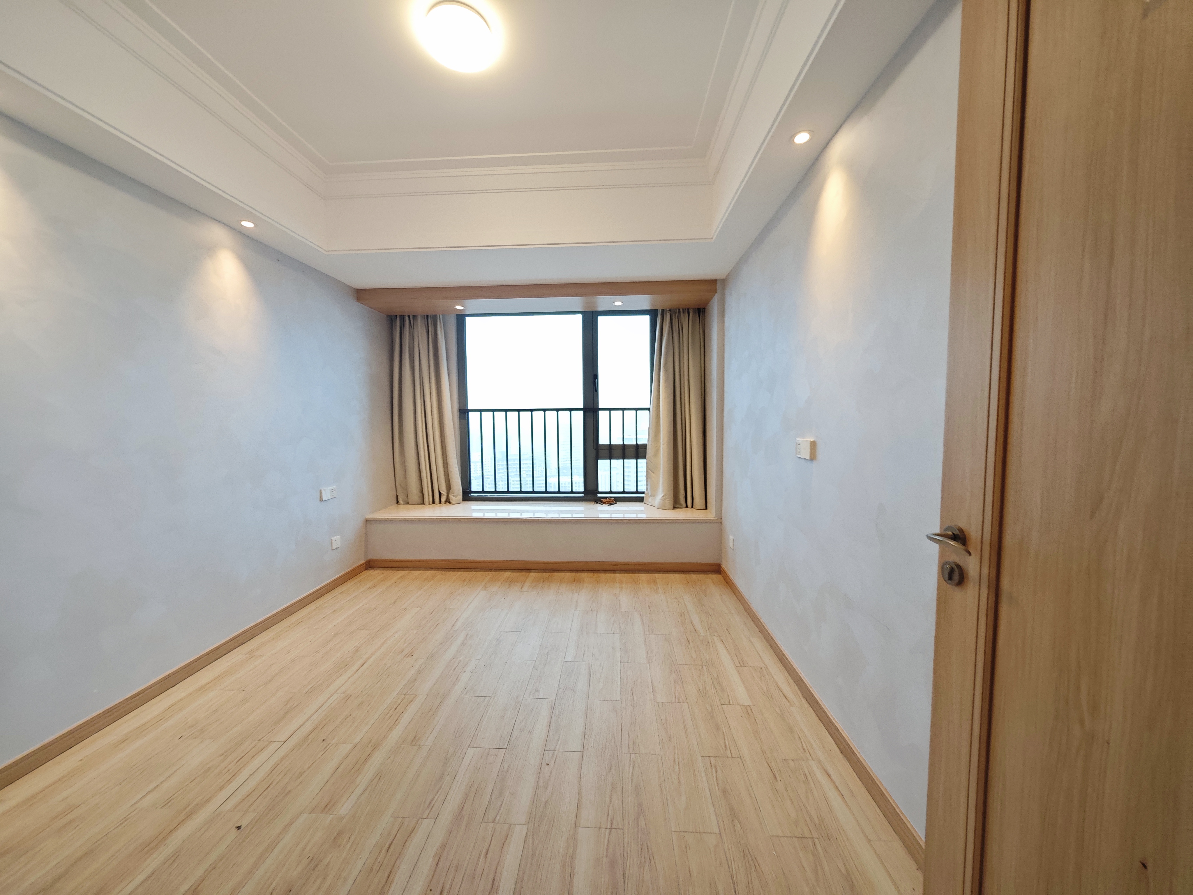 龙兴公馆  3室2厅2卫    7000.0元/月室内图