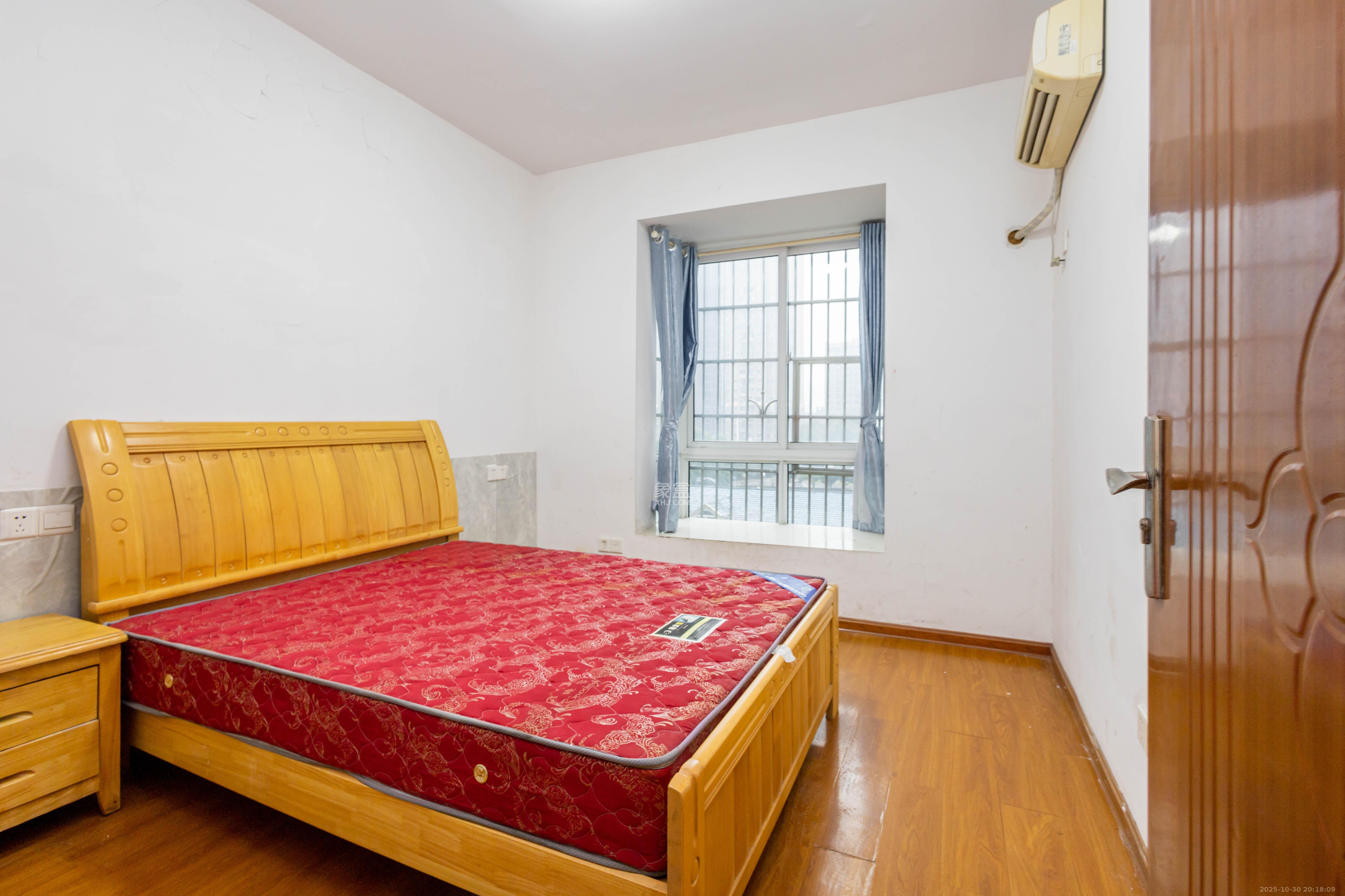 爵士湘  4室2厅2卫    89.0万 爵士湘  4室2厅2卫    89.0万卧室