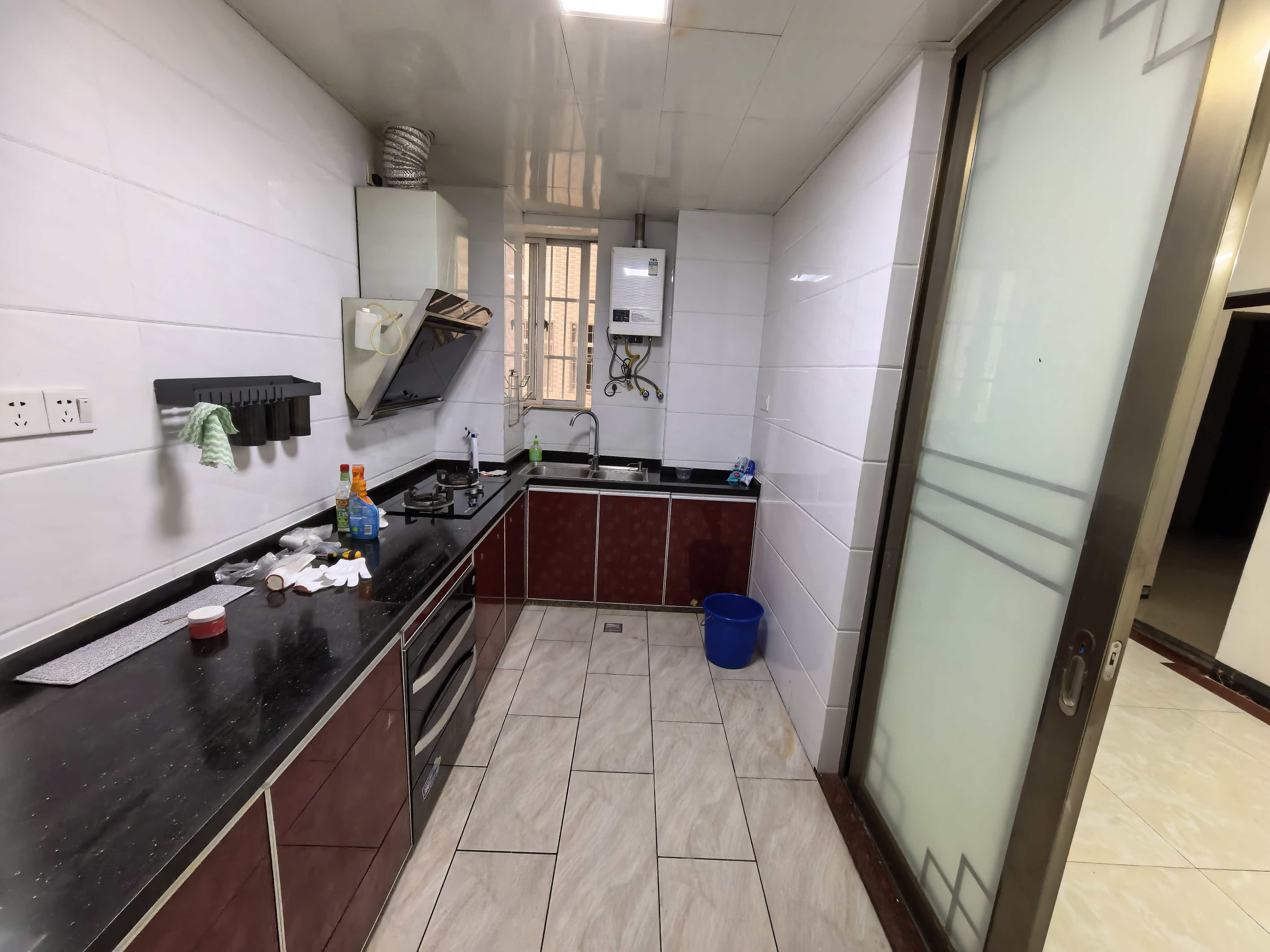 学苑公寓 3室2厅2卫 3200.0元/月 学苑公寓 3室2厅2卫 3200.0元/月室内图