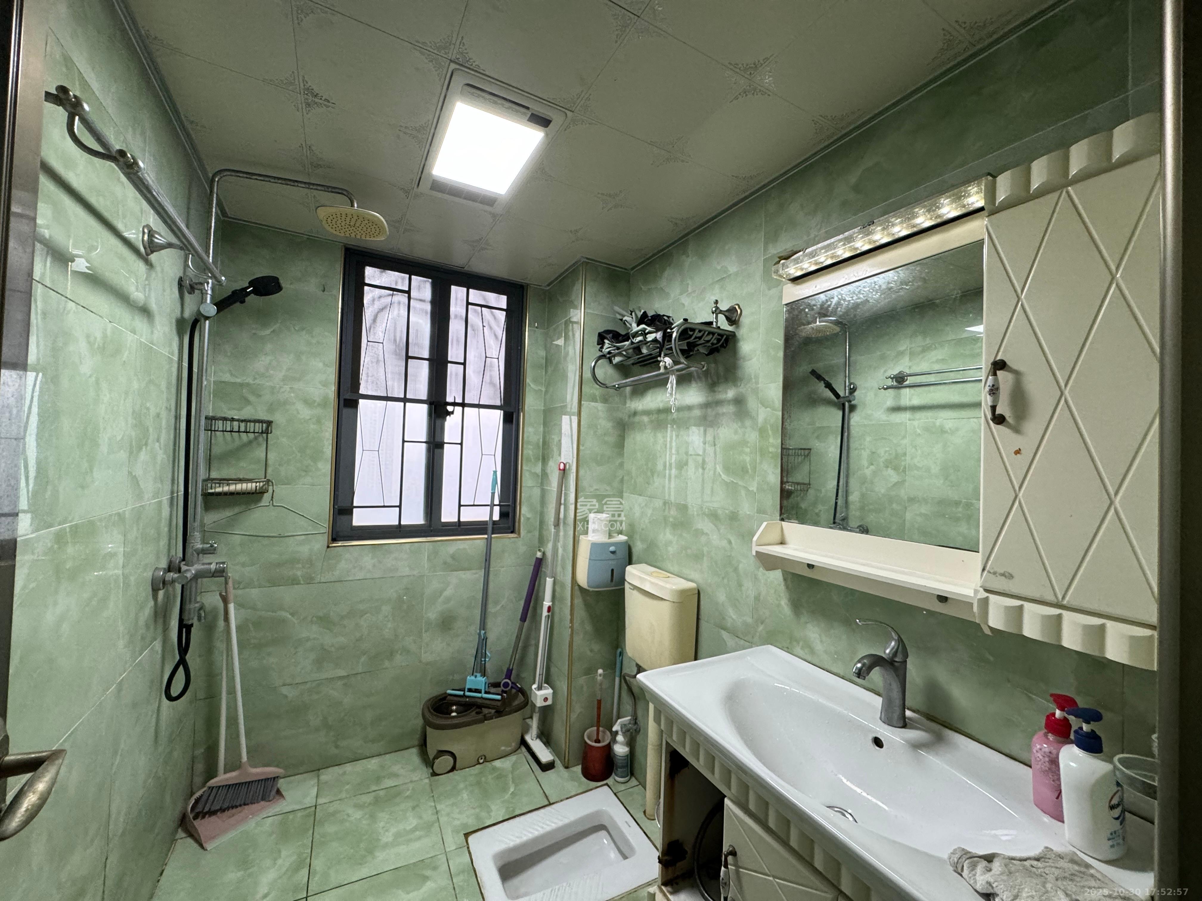 月畔湾 3室2厅1卫 2400.0元/月 月畔湾 3室2厅1卫 2400.0元/月室内图