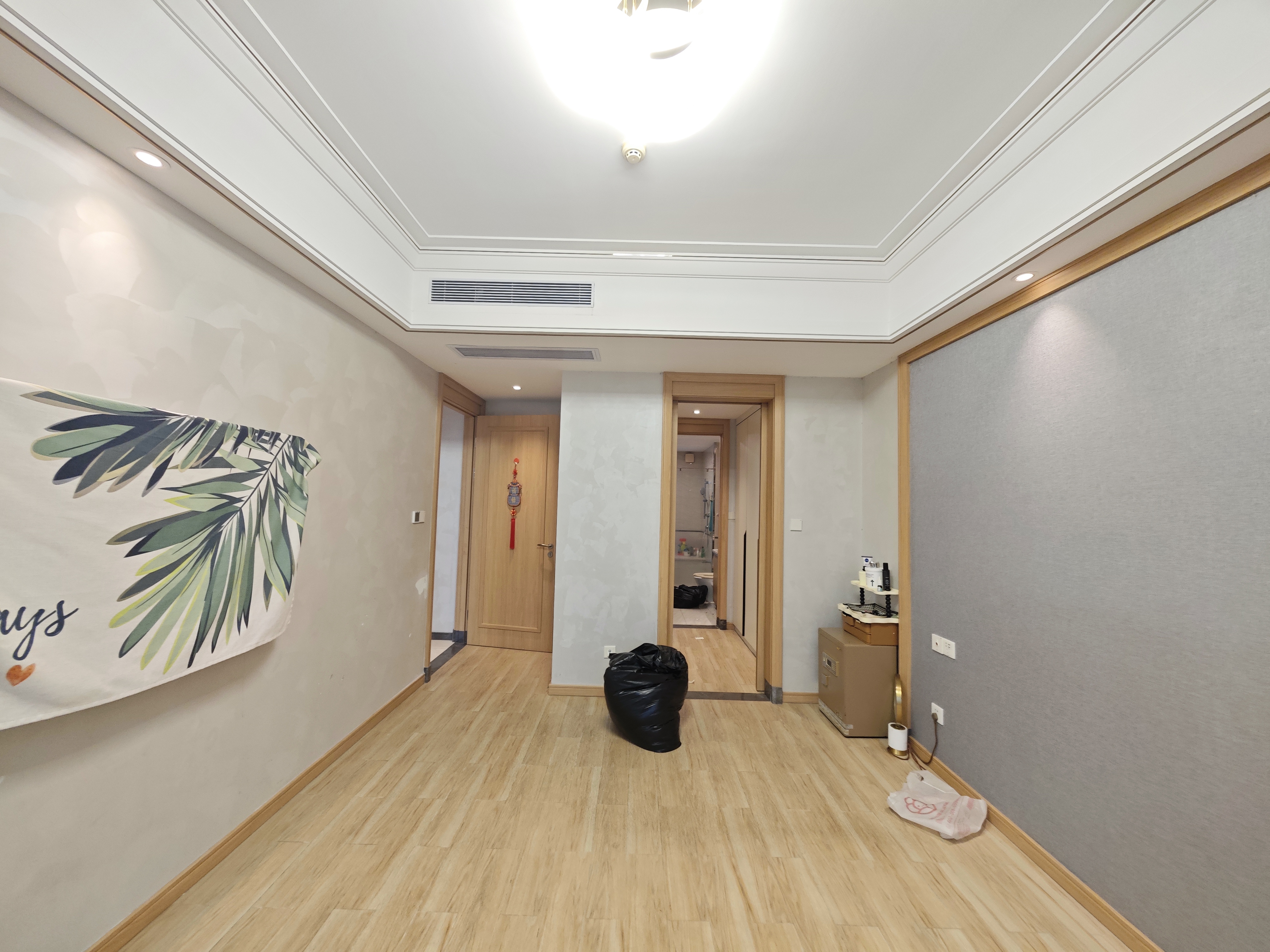 龙兴公馆  3室2厅2卫    7000.0元/月室内图