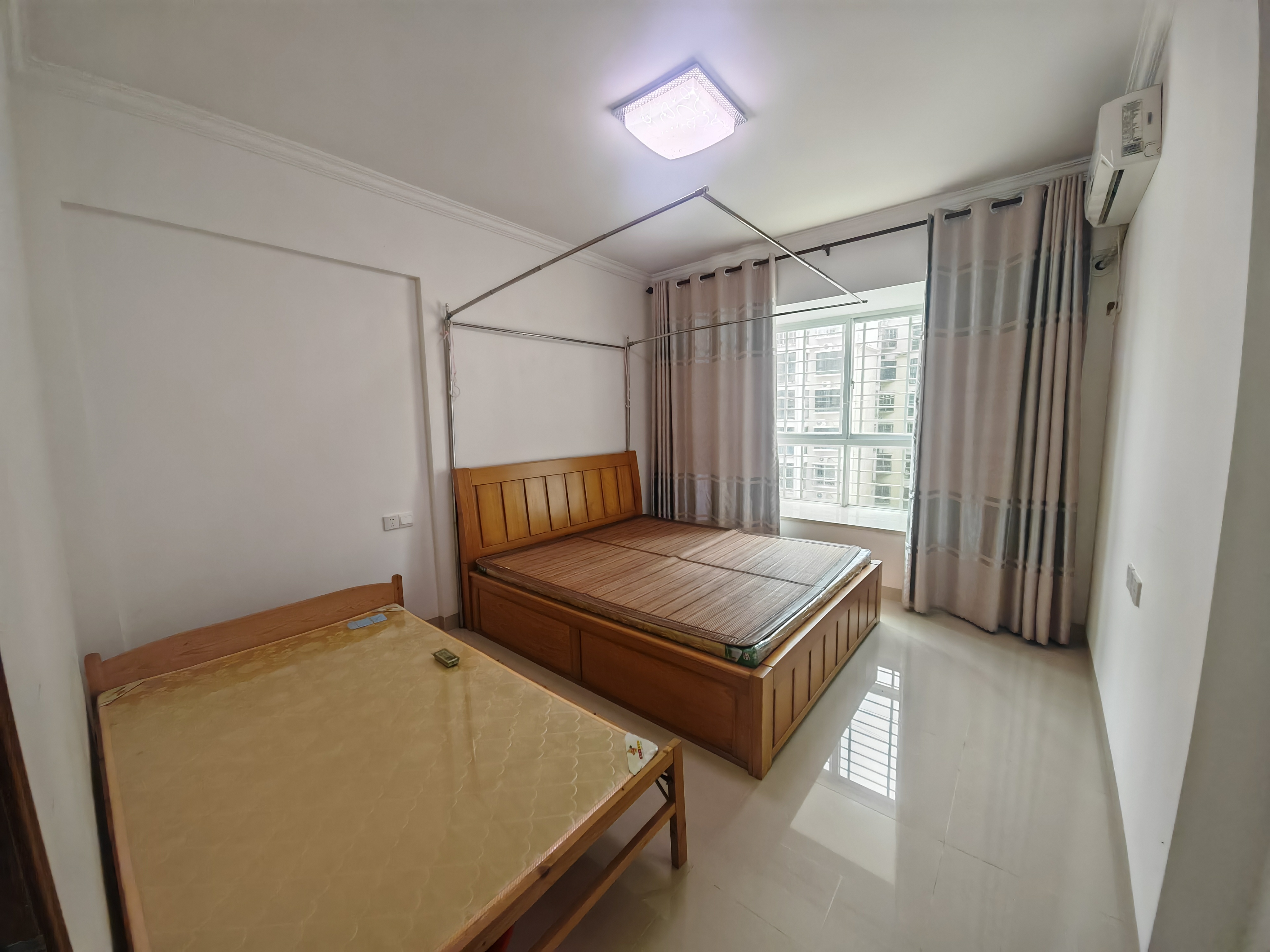 宝泰温泉花园  2室1厅1卫    2400.0元/月 宝泰温泉花园  2室1厅1卫    2400.0元/月室内图