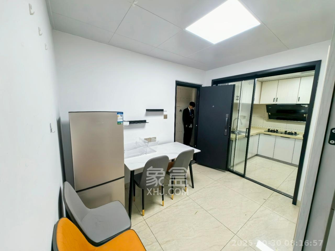 和润园三期  2室1厅1卫    2200.0元/月 和润园三期  2室1厅1卫    2200.0元/月室内图