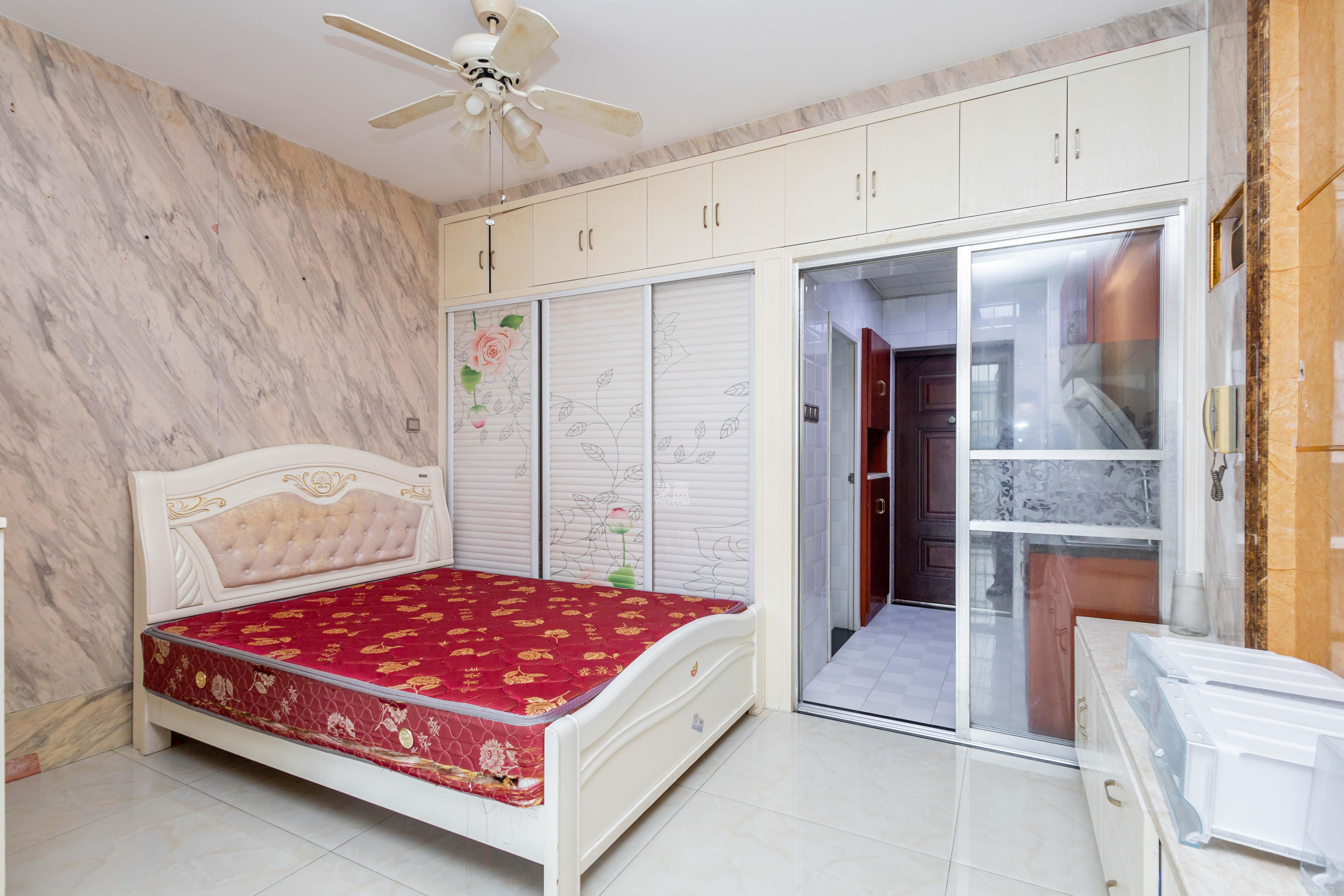 I尚国际（元泰大厦)  1室1厅1卫    23.8万客厅