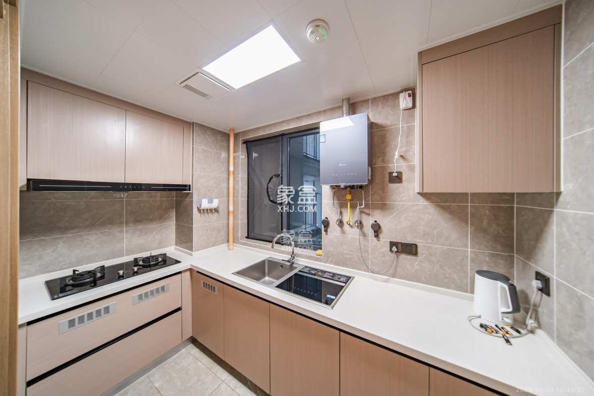 华润凯旋门二期 3室2厅2卫 140.0万 华润凯旋门二期 3室2厅2卫 140.0万厨房