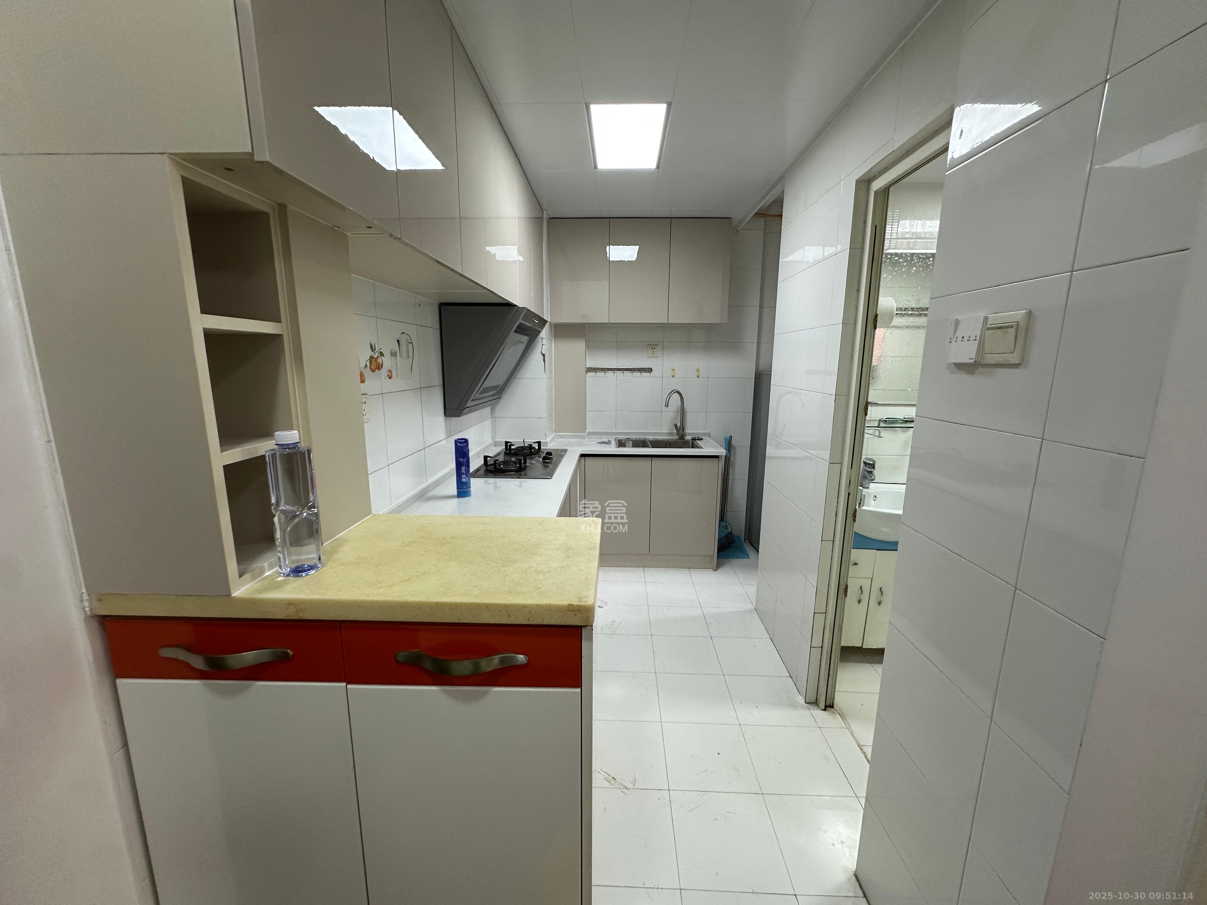 芙蓉公馆  2室2厅1卫    2600.0元/月 芙蓉公馆  2室2厅1卫    2600.0元/月室内图