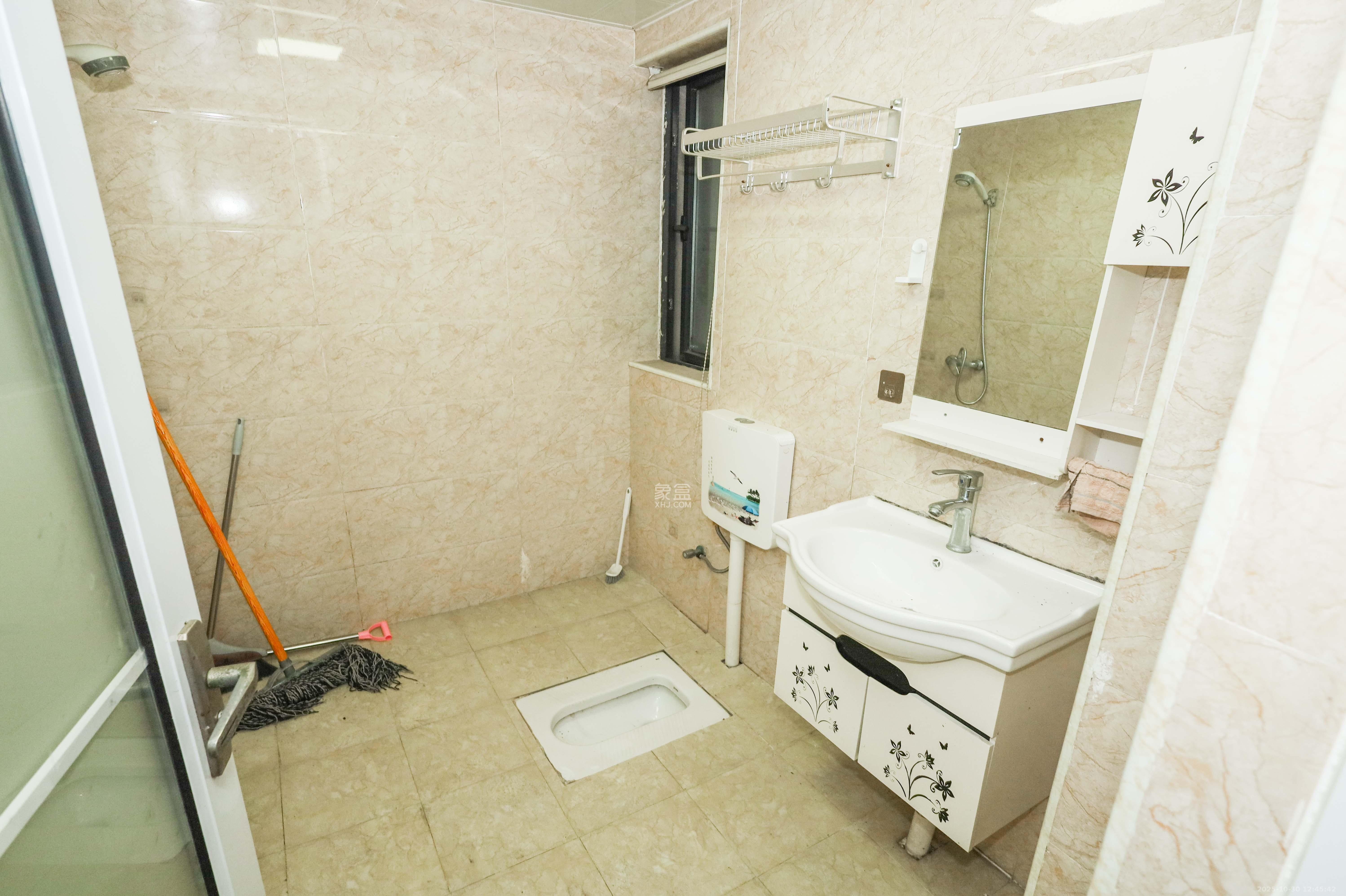 中国铁建梅溪青秀一期  3室2厅2卫    105.0万卫生间