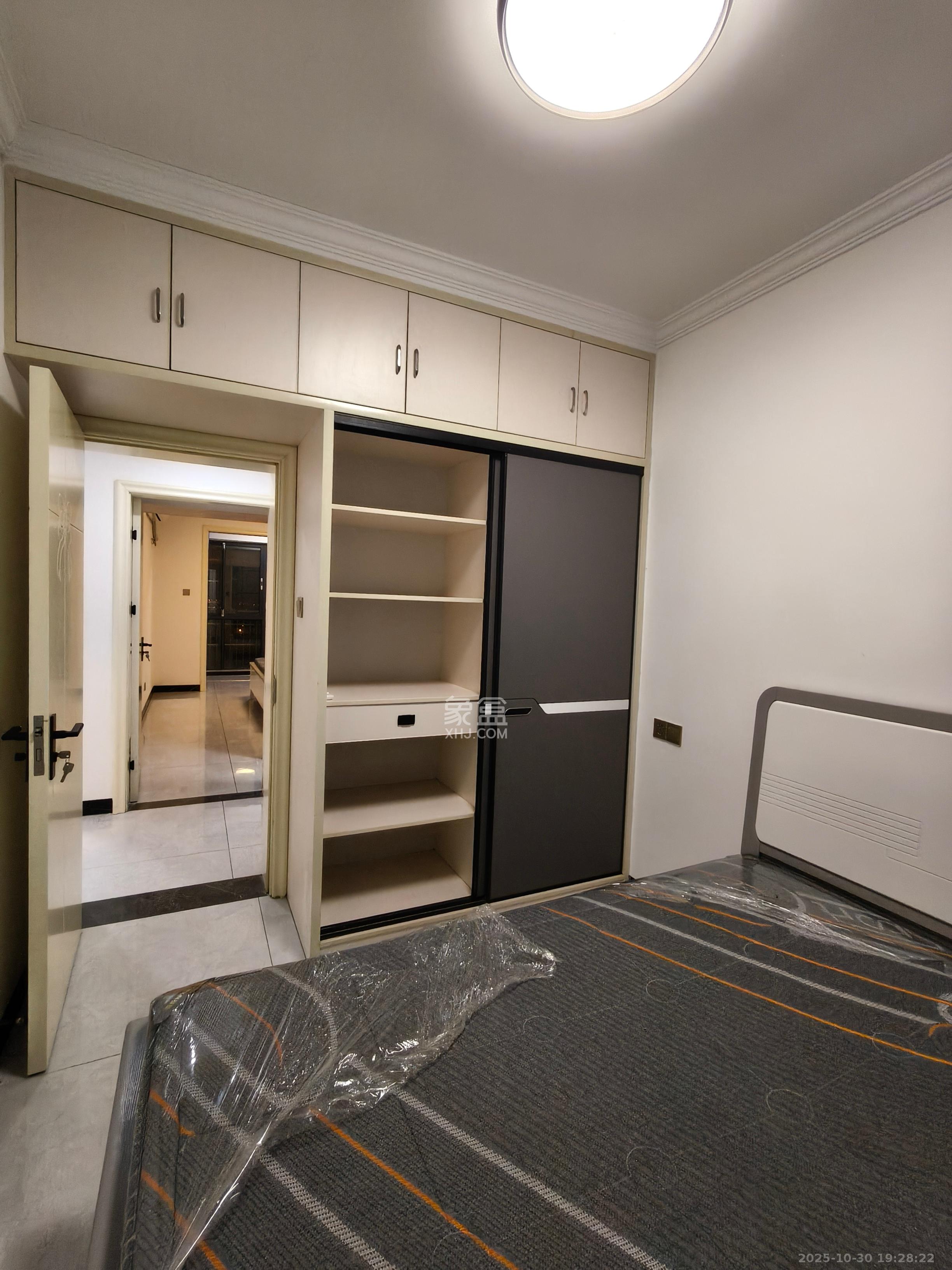 星城新宇川河苑  3室2厅2卫    2400.0元/月室内图