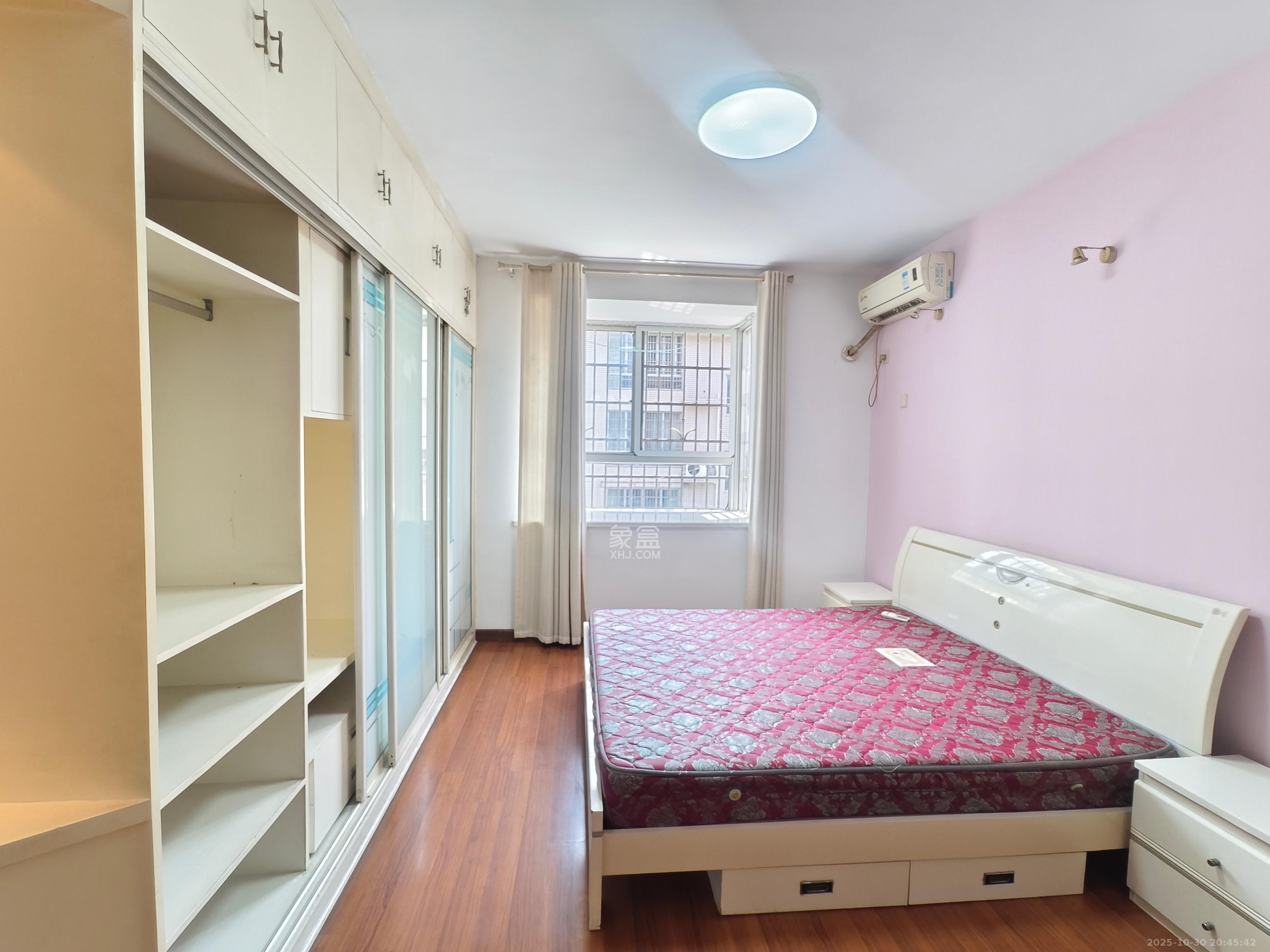 麓谷雅园  3室2厅1卫    1900.0元/月室内图