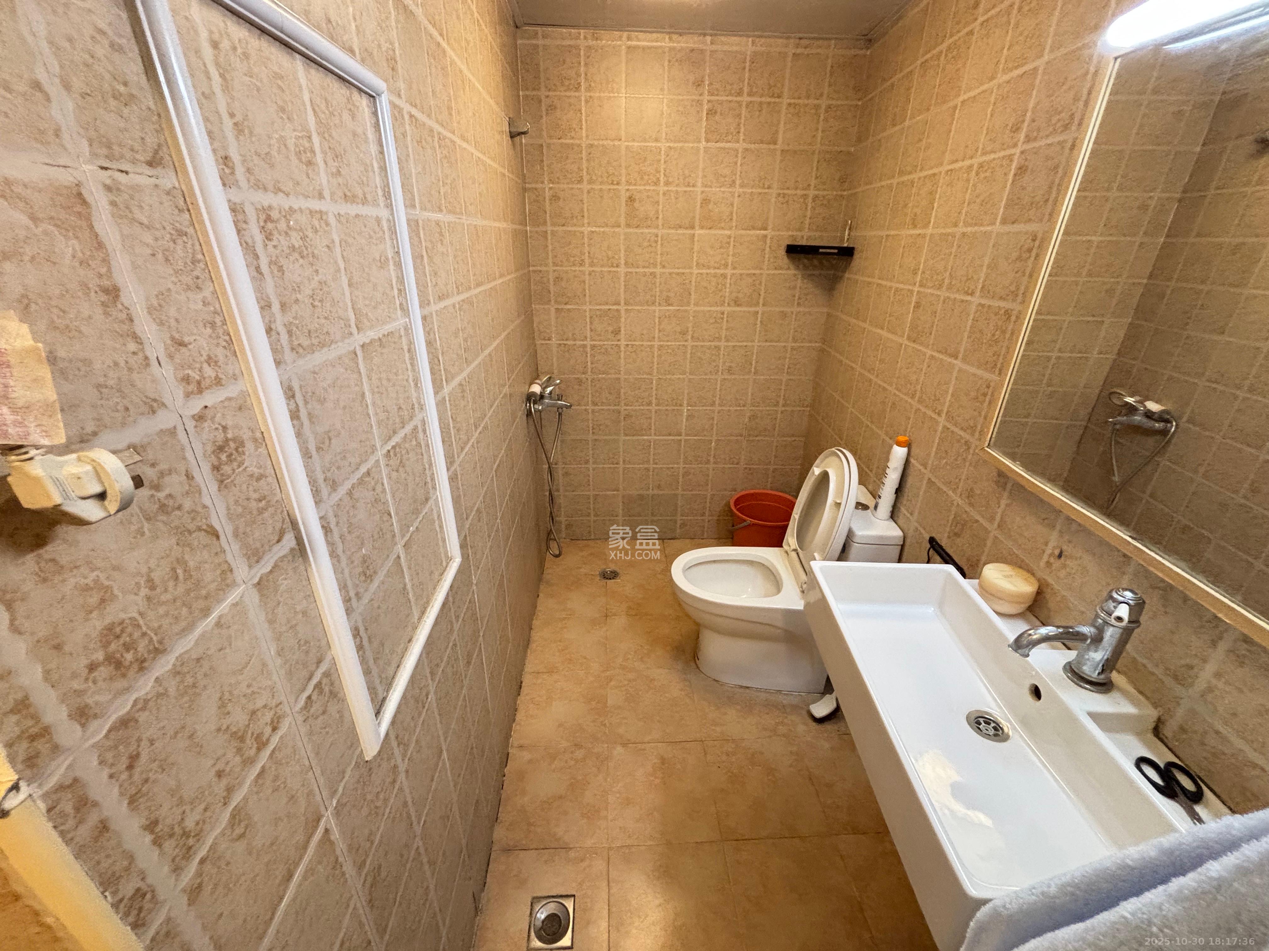 钱隆樽品(一、二、三期)  1室1厅1卫    1500.0元/月室内图