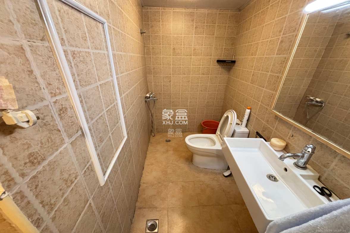 钱隆樽品(一、二、三期) 1室1厅1卫 1500.0元/月 钱隆樽品(一、二、三期) 1室1厅1卫 1500.0元/月室内图