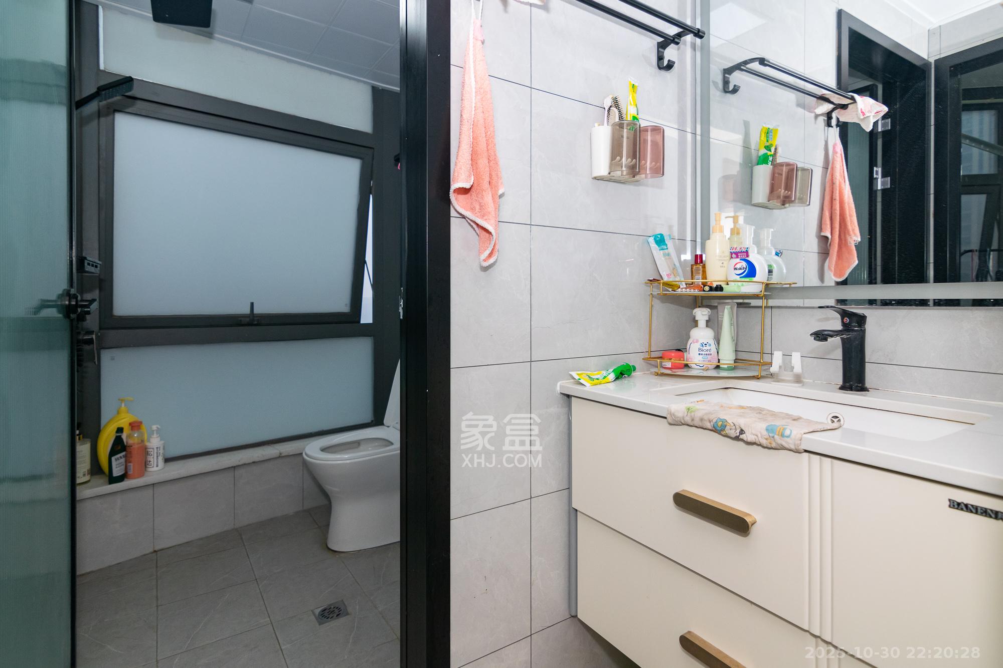 正荣财富中心  1室1厅1卫    38.0万卫生间