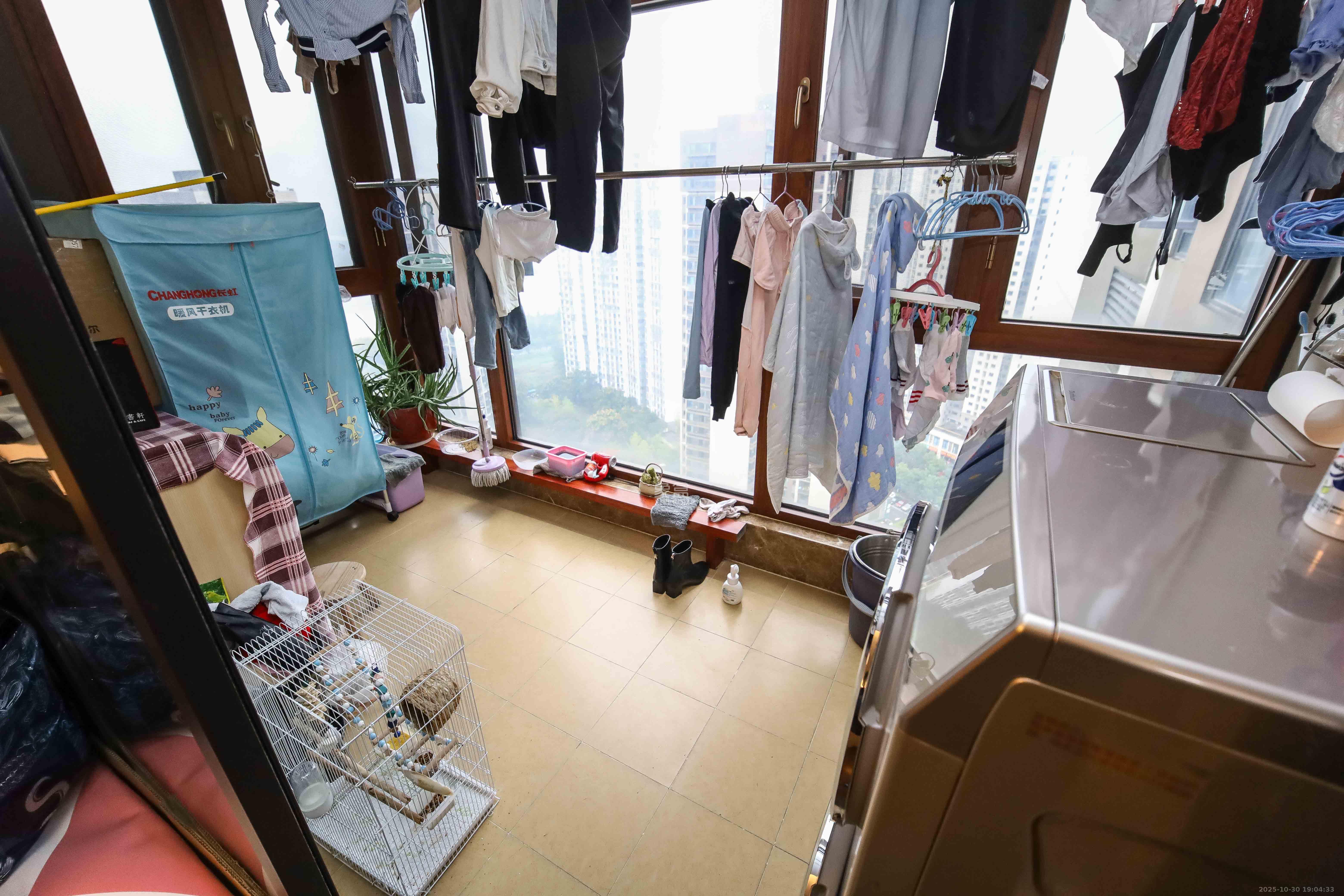 万科金域蓝湾  4室2厅2卫    176.0万阳台