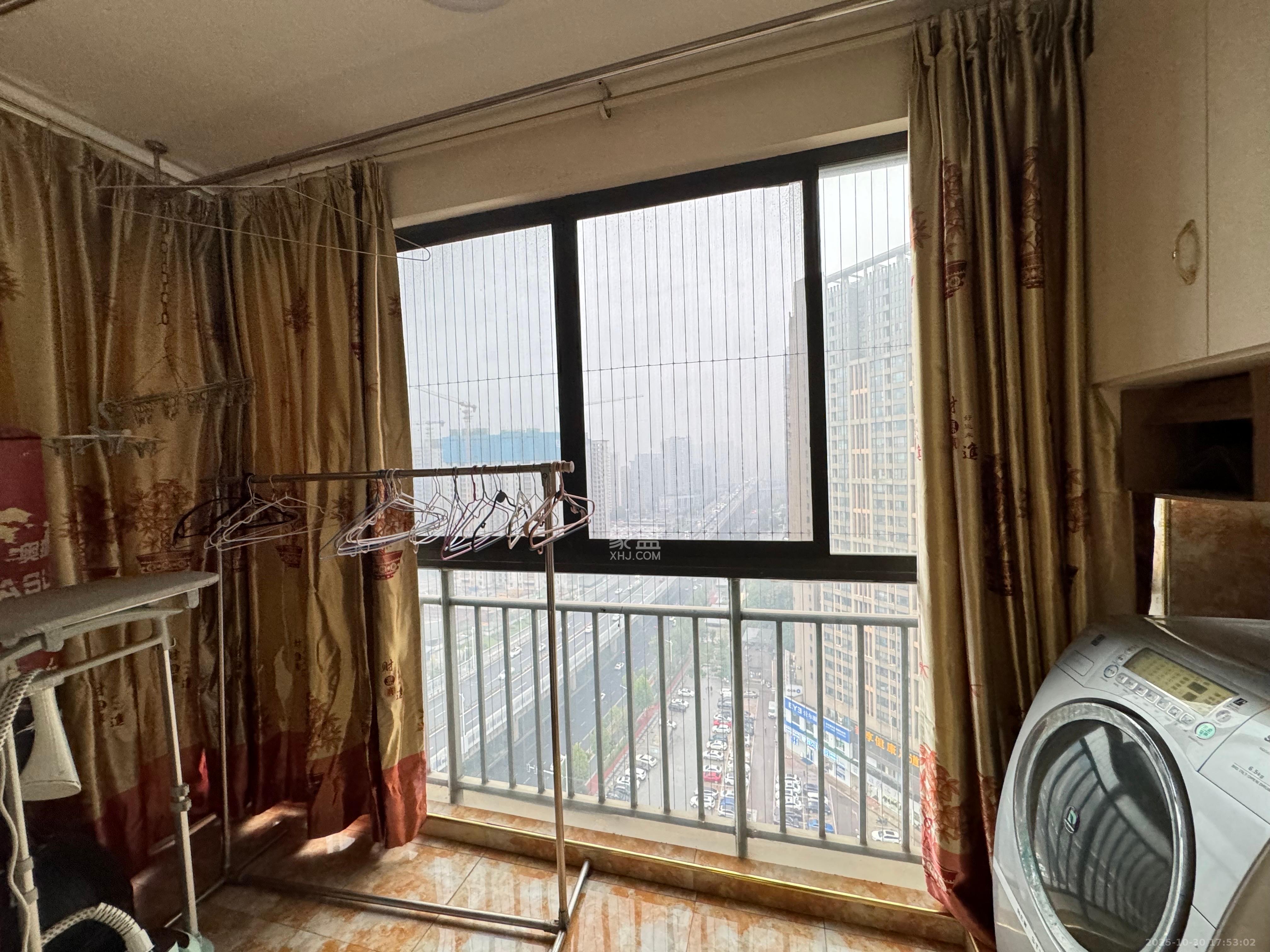 月畔湾 3室2厅1卫 2400.0元/月 月畔湾 3室2厅1卫 2400.0元/月室内图