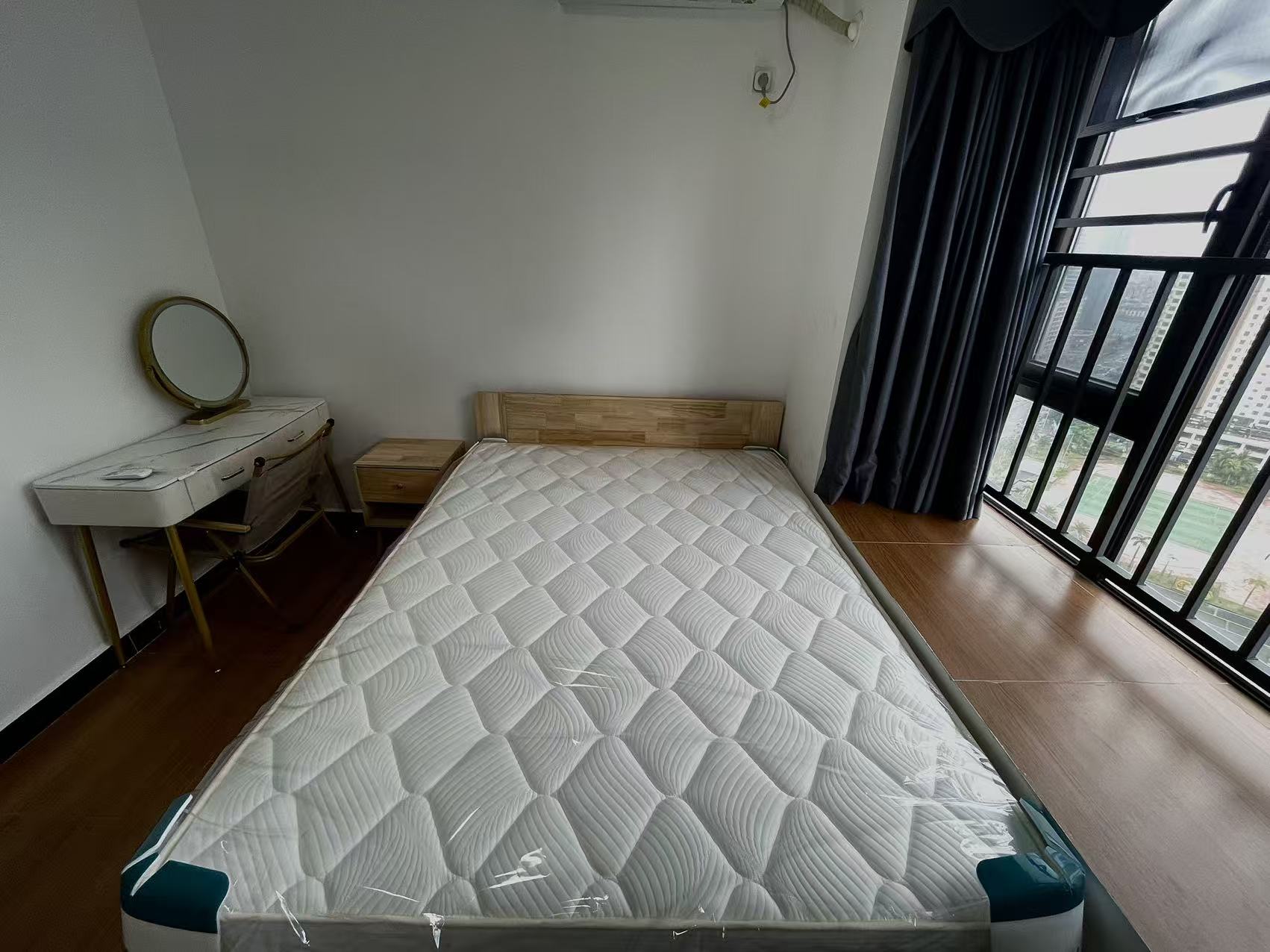 坡博家园四区  2室1厅1卫    2400.0元/月 坡博家园四区  2室1厅1卫    2400.0元/月室内图