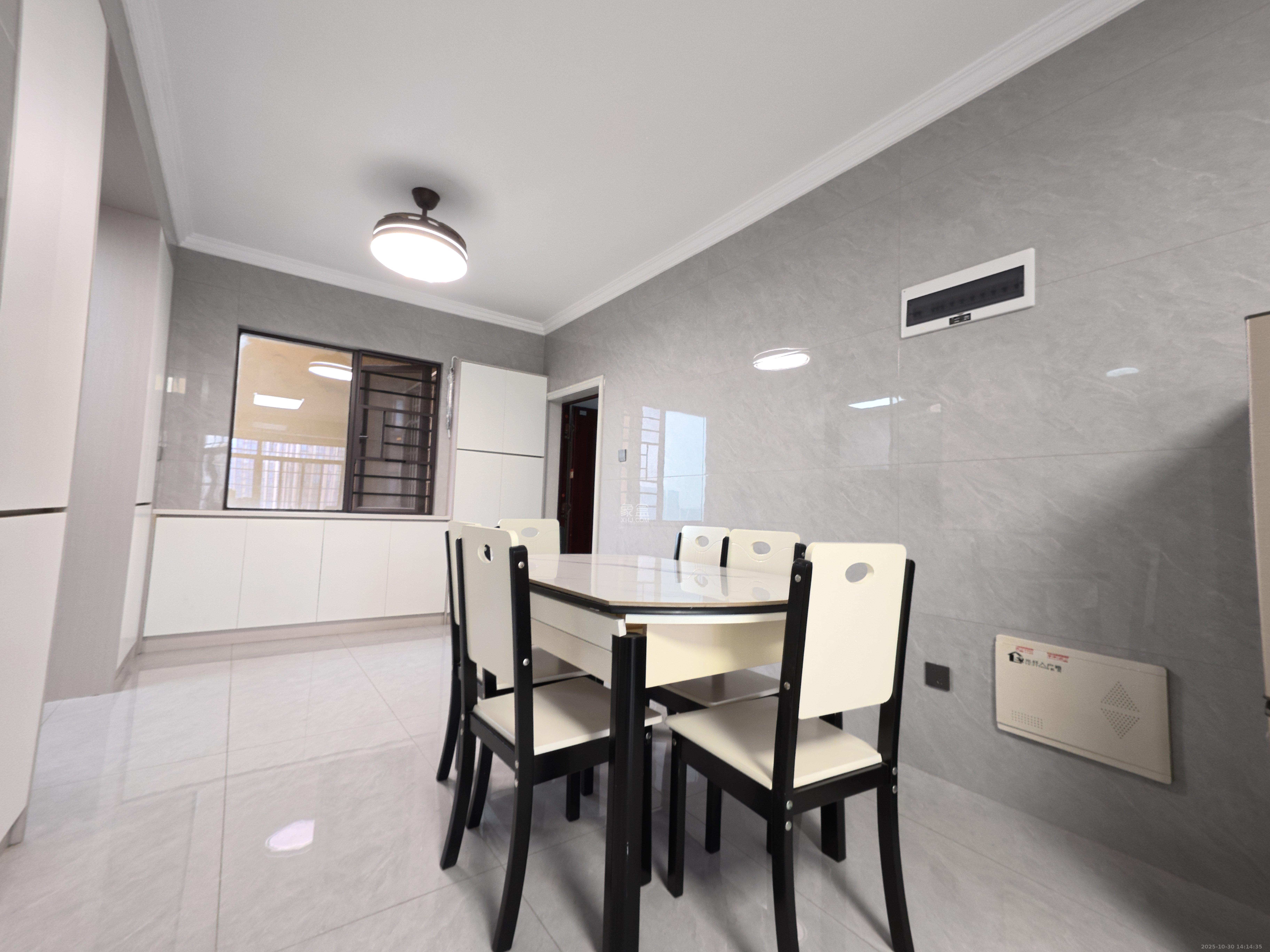 和润园三期 3室2厅1卫 2700.0元/月 和润园三期 3室2厅1卫 2700.0元/月室内图