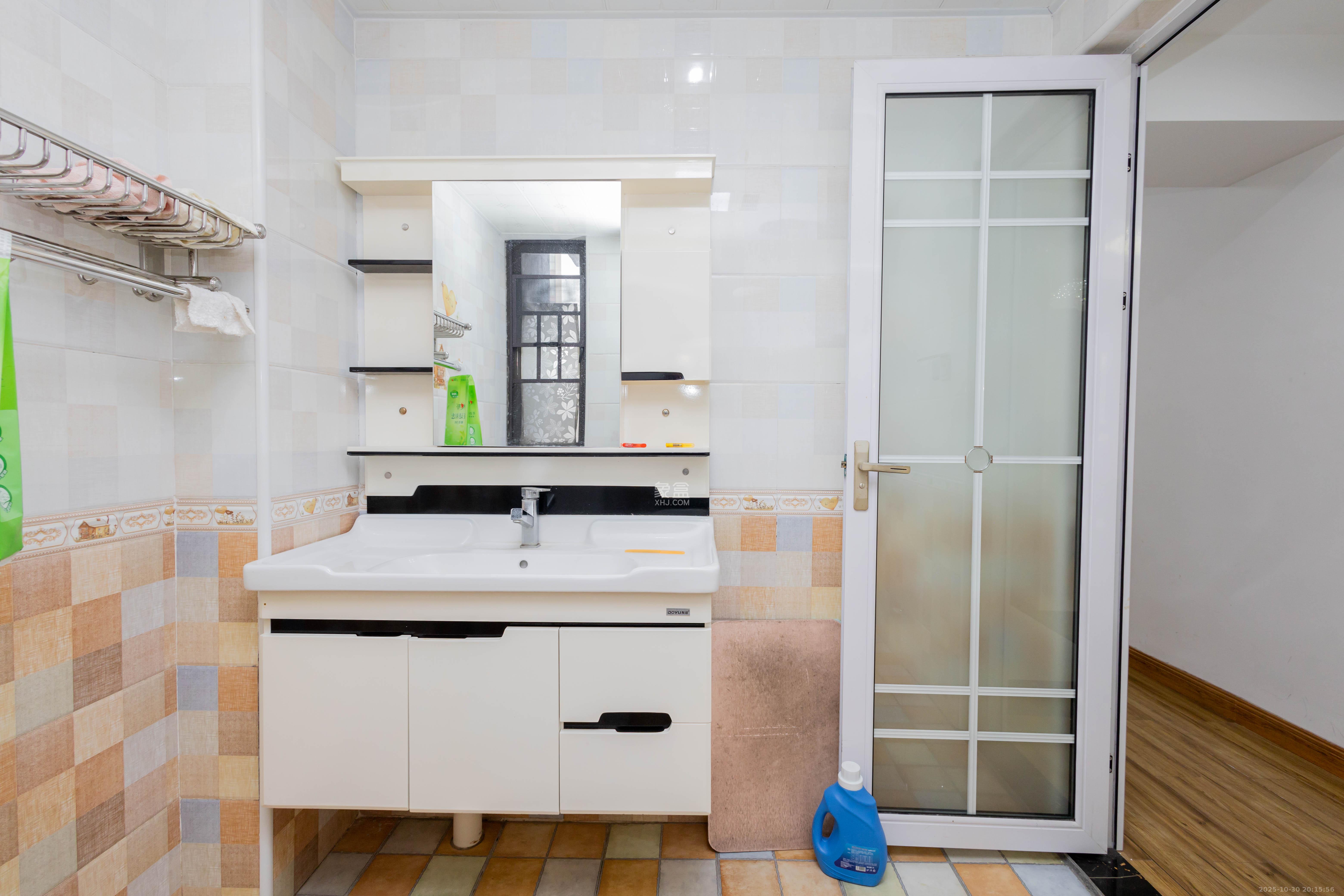 旭辉华庭  3室2厅2卫    75.0万卫生间