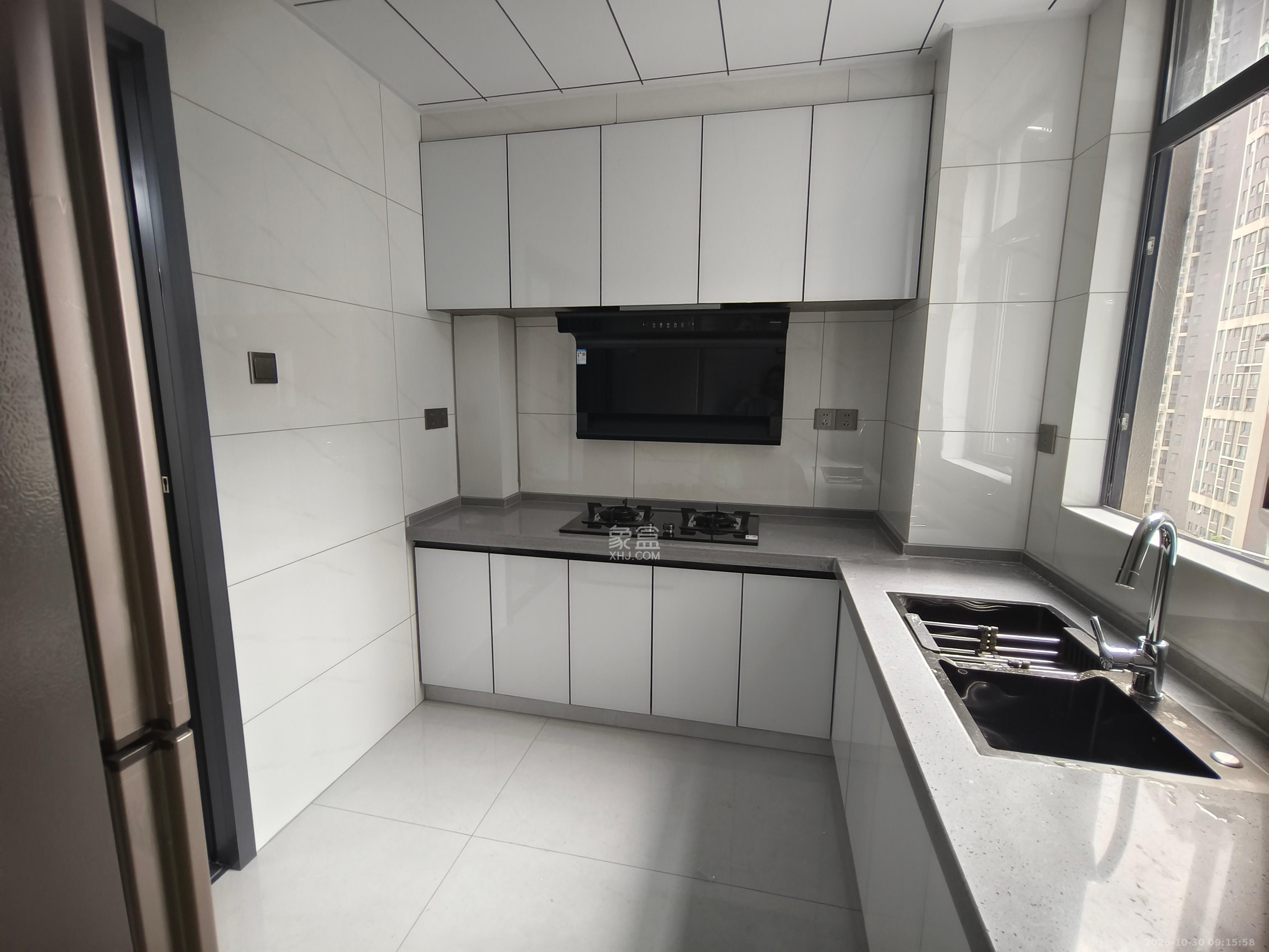 桃花嘉园  3室2厅1卫    2400.0元/月室内图