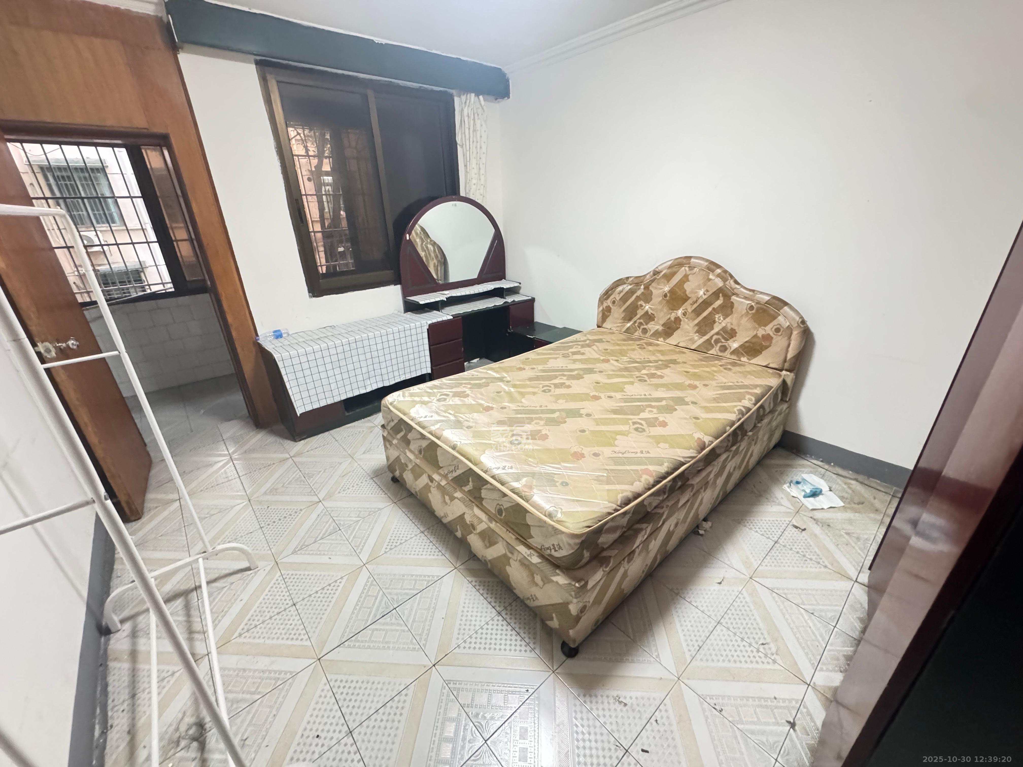 红旗区二片  2室1厅1卫    1500.0元/月室内图