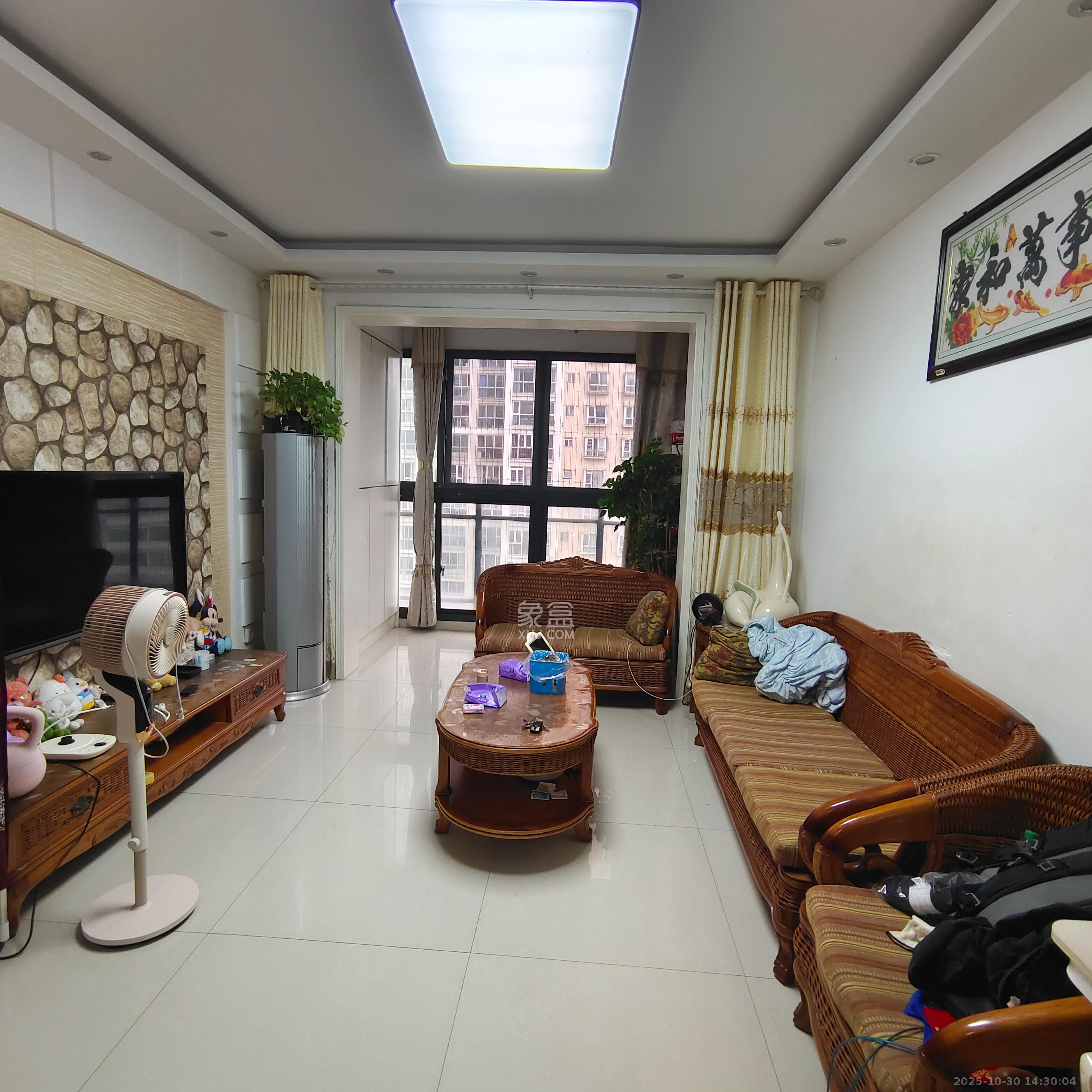 万芙锦城  2室2厅1卫    2400.0元/月室内图1