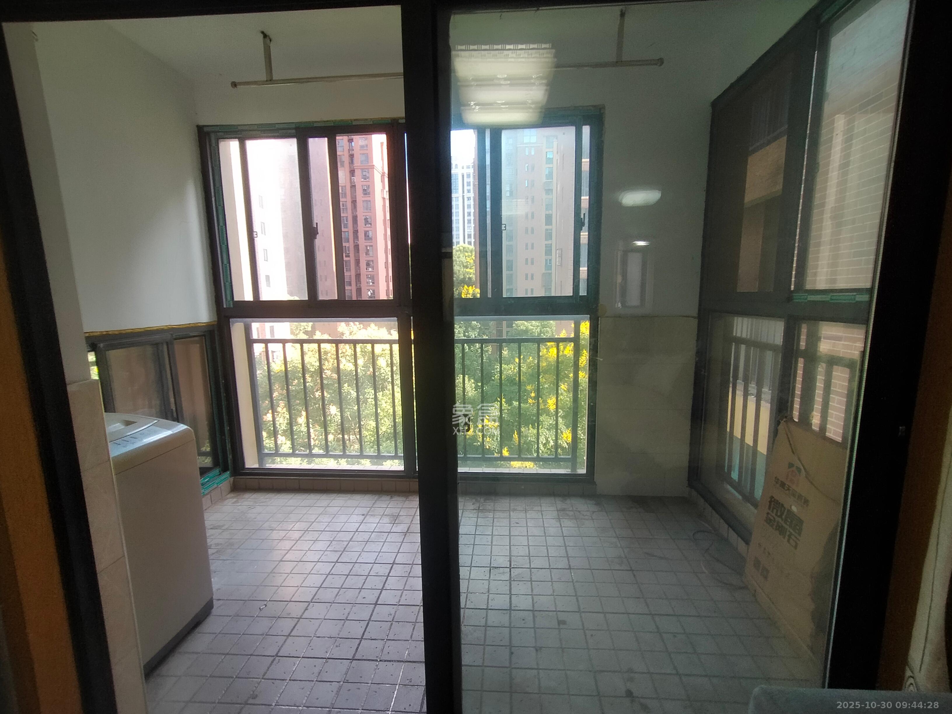 翡翠云天  3室2厅2卫    1700.0元/月室内图