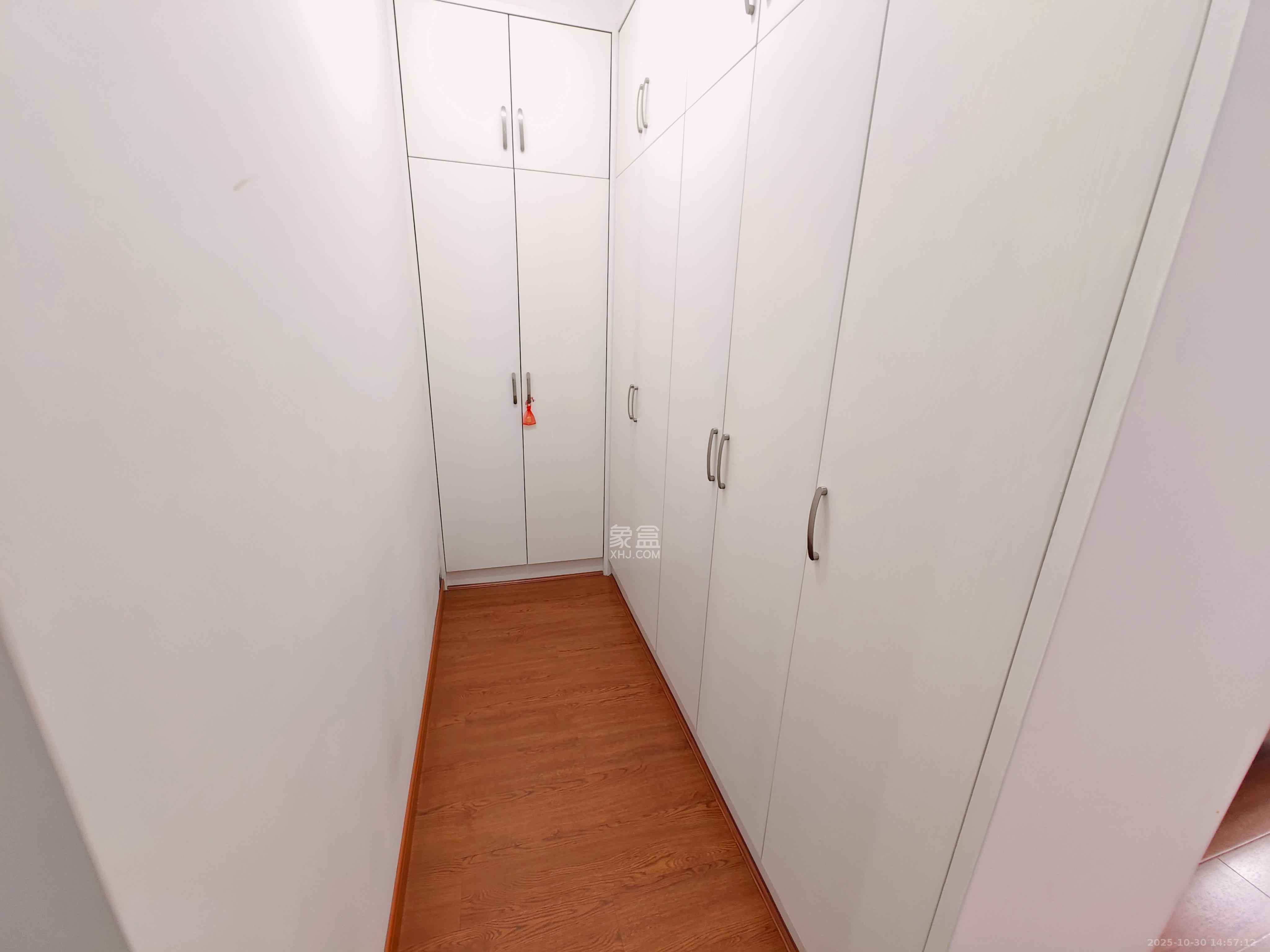 鑫远湘府华城  4室2厅2卫    2900.0元/月 鑫远湘府华城  4室2厅2卫    2900.0元/月室内图