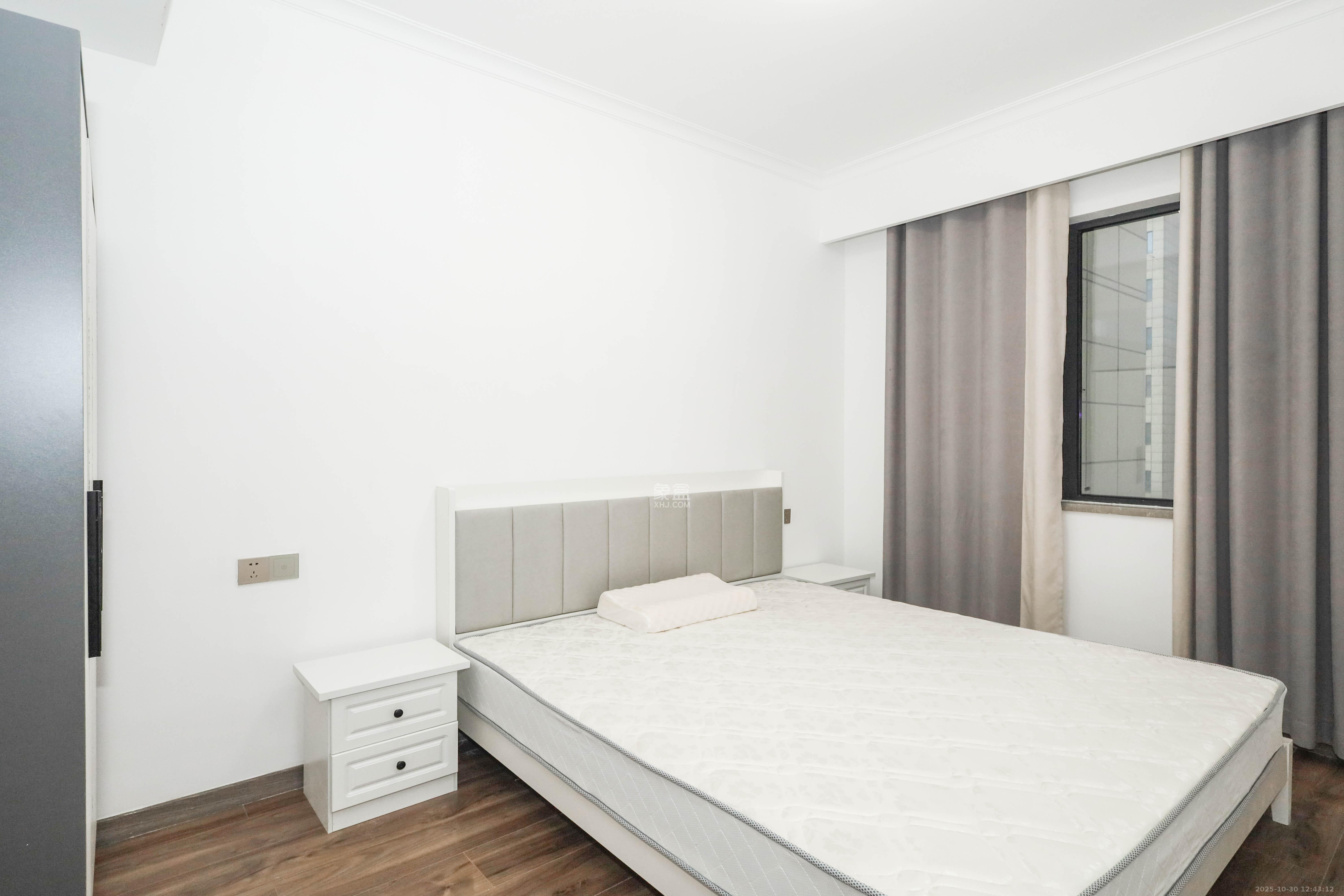 梦想新天地  4室2厅2卫    160.0万卧室