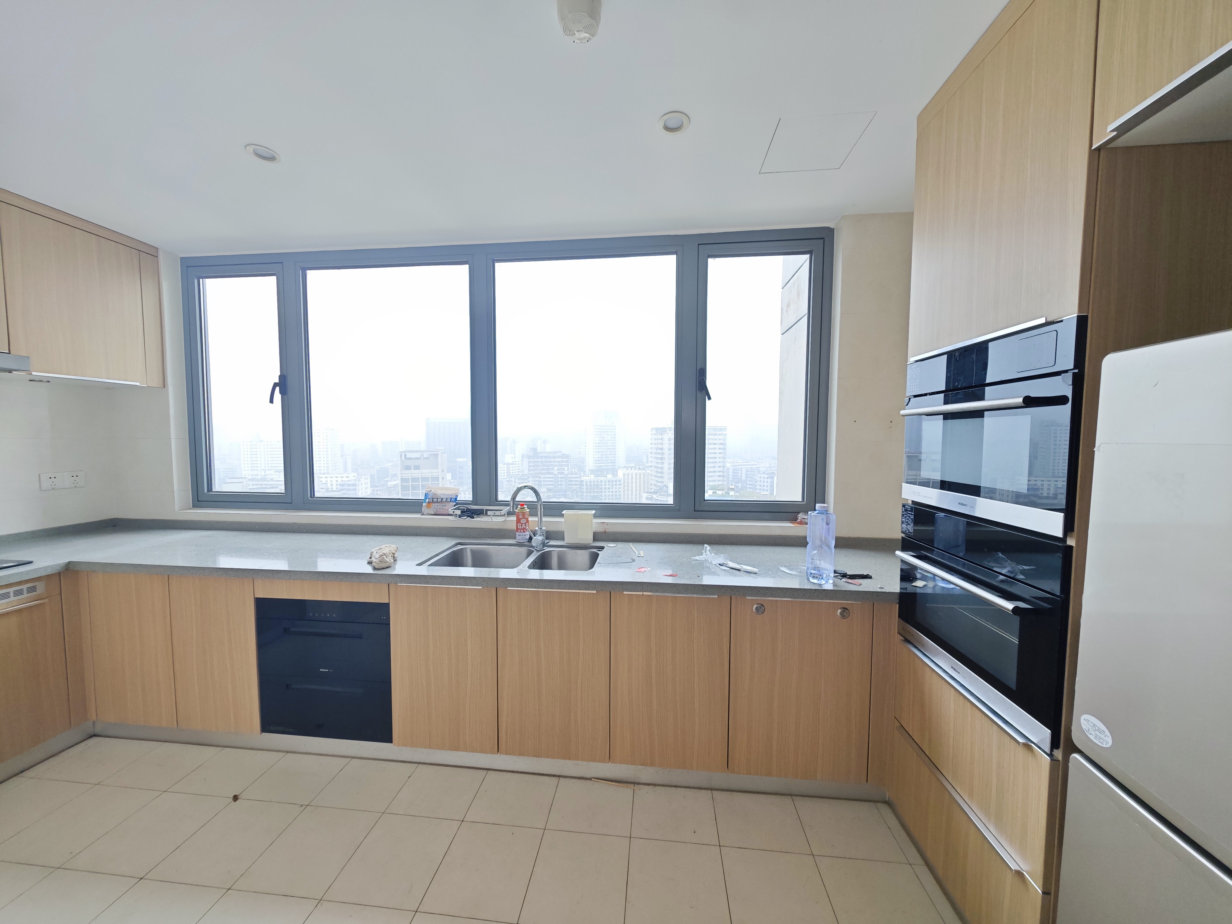 龙兴公馆  3室2厅2卫    7000.0元/月室内图