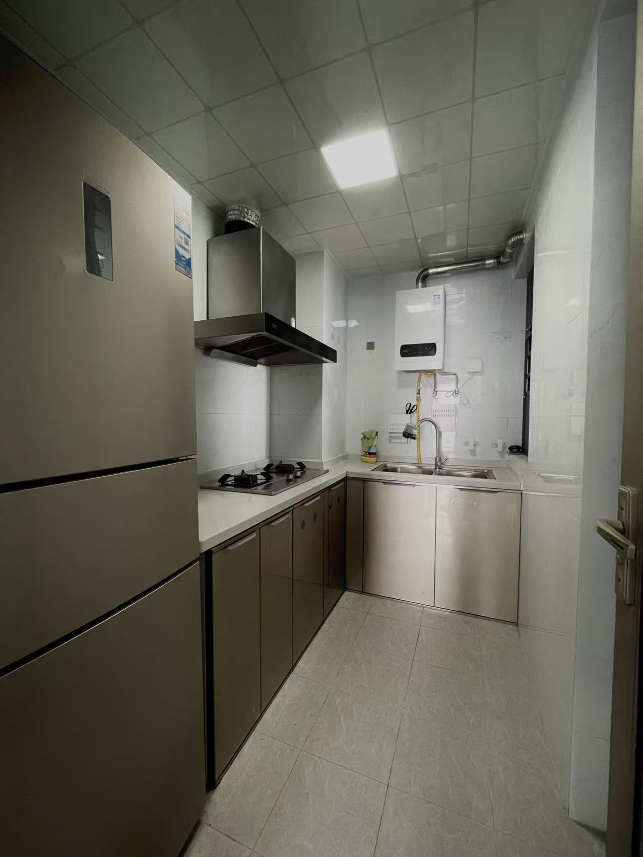 坡博家园四区  2室1厅1卫    2400.0元/月 坡博家园四区  2室1厅1卫    2400.0元/月室内图