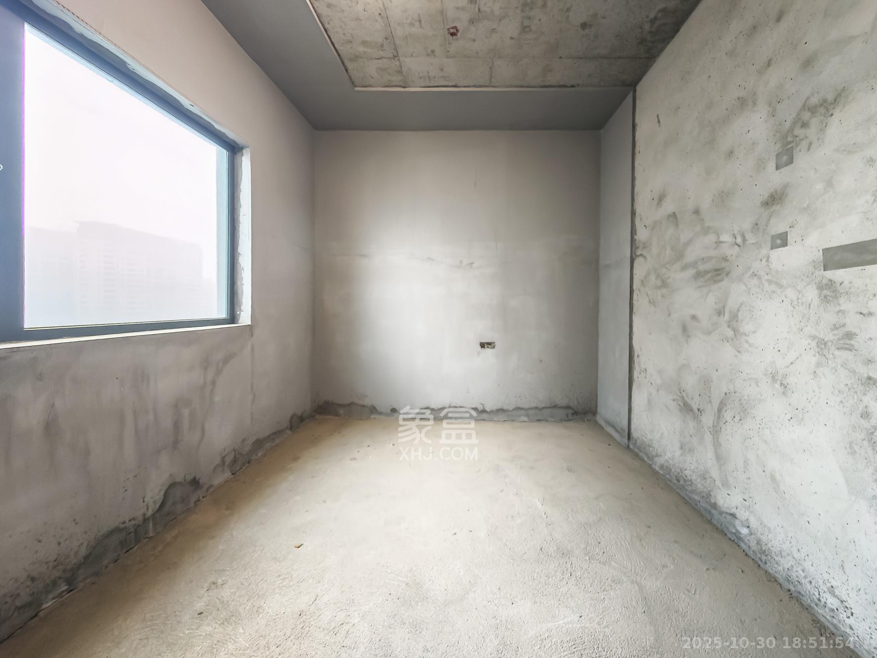 恒大御景天下城二期  3室2厅2卫    78.0万 恒大御景天下城二期  3室2厅2卫    78.0万卧室