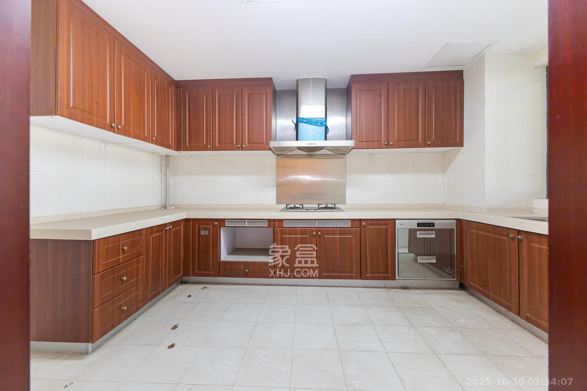 恒大名都  4室2厅4卫    125.0万 恒大名都  4室2厅4卫    125.0万厨房