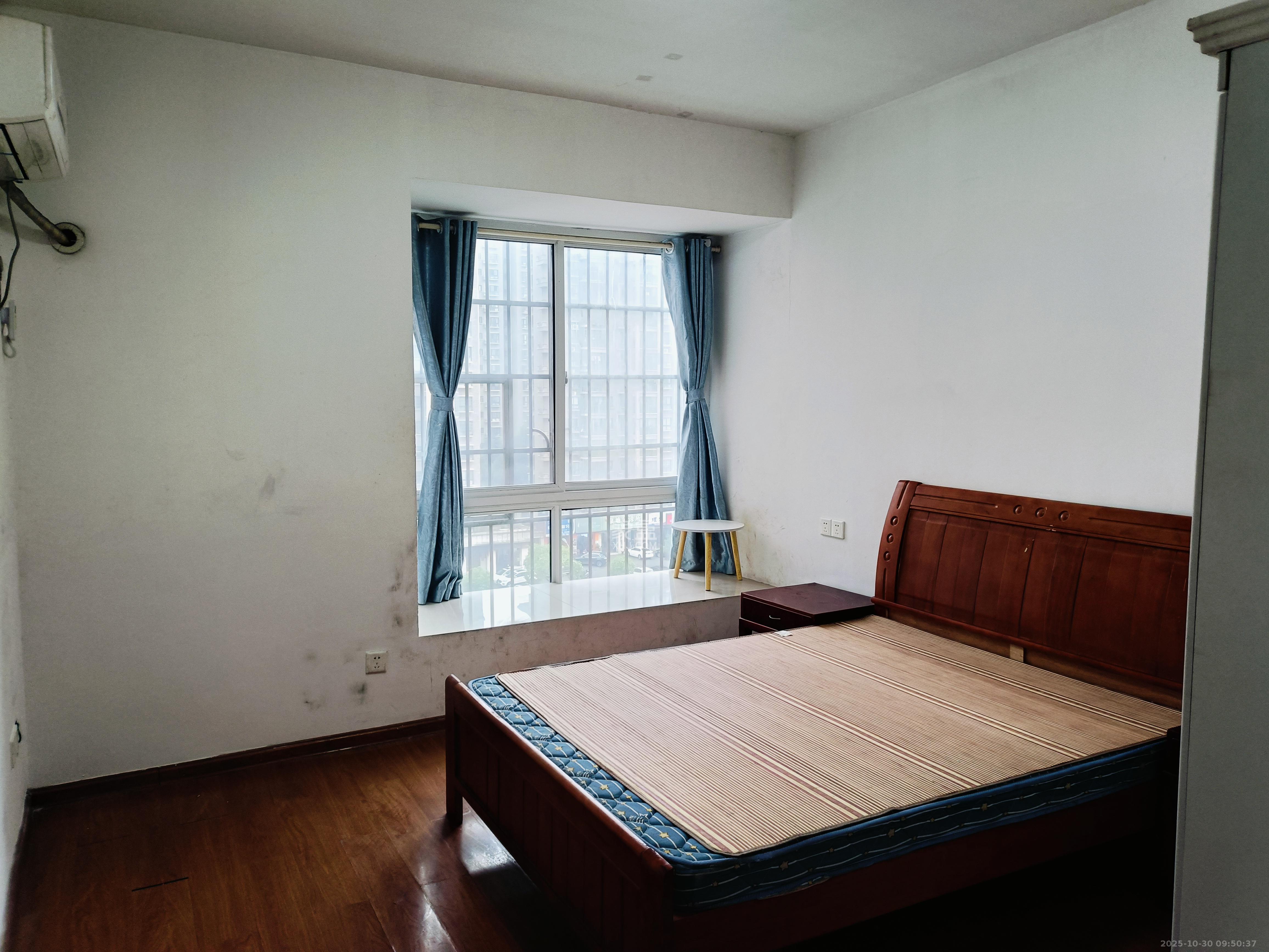 爵士湘  4室2厅2卫    2000.0元/月室内图