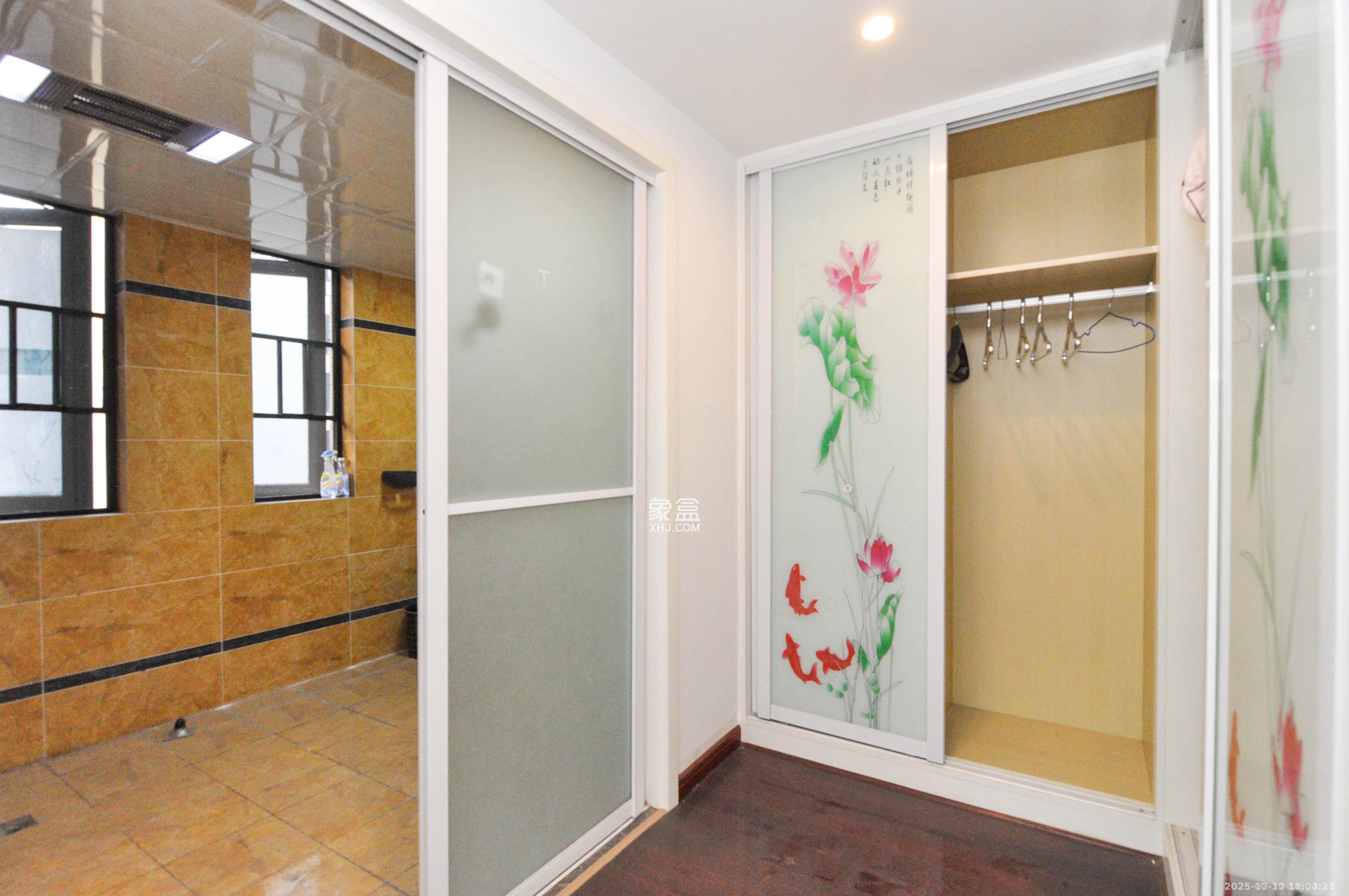 阿普阿布 3室2厅2卫 2700.0元/月 阿普阿布 3室2厅2卫 2700.0元/月室内图