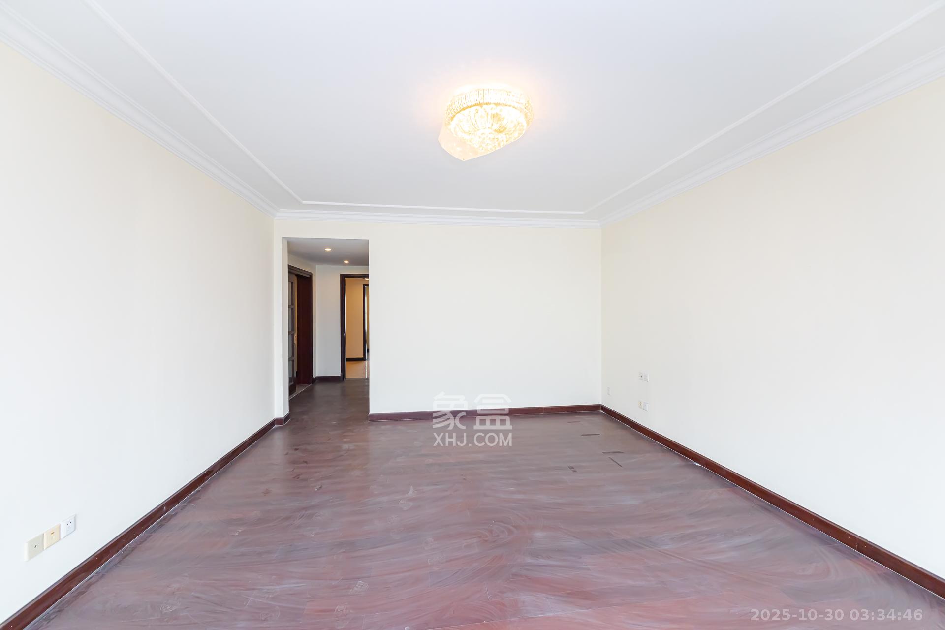 恒大名都  4室2厅4卫    125.0万 恒大名都  4室2厅4卫    125.0万卧室