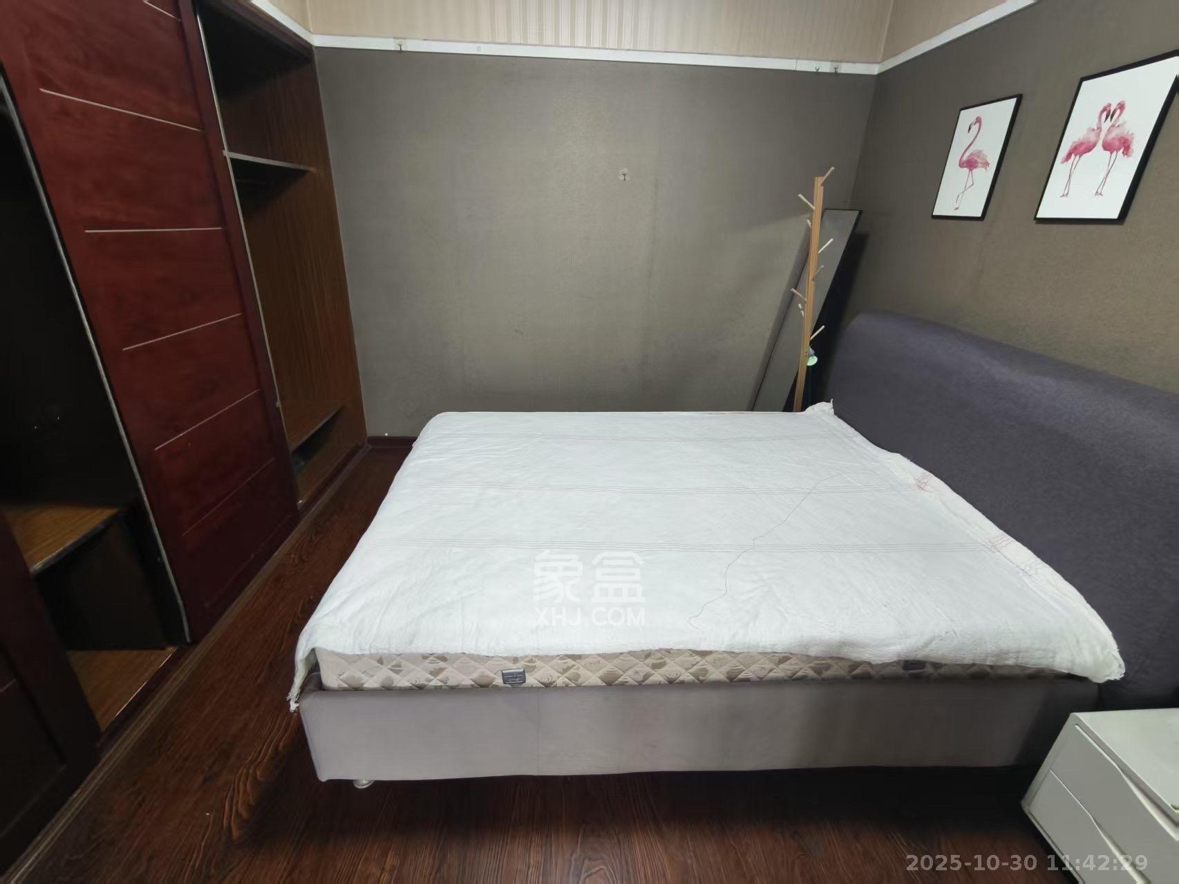 金色loft(鑫秋大厦) 2室1厅1卫 1900.0元/月 金色loft(鑫秋大厦) 2室1厅1卫 1900.0元/月室内图