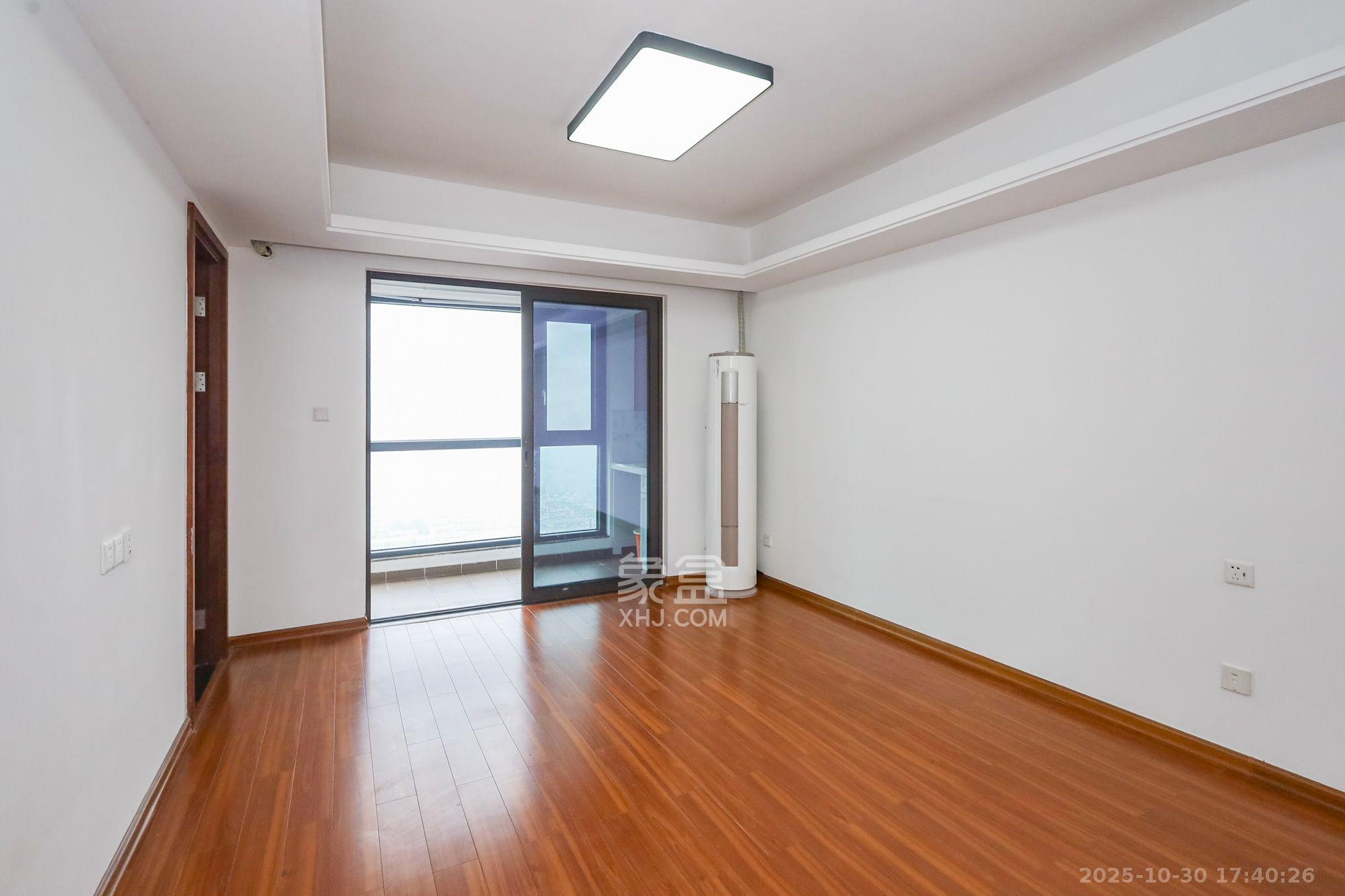 龙湖水晶郦城  3室2厅1卫    2800.0元/月室内图