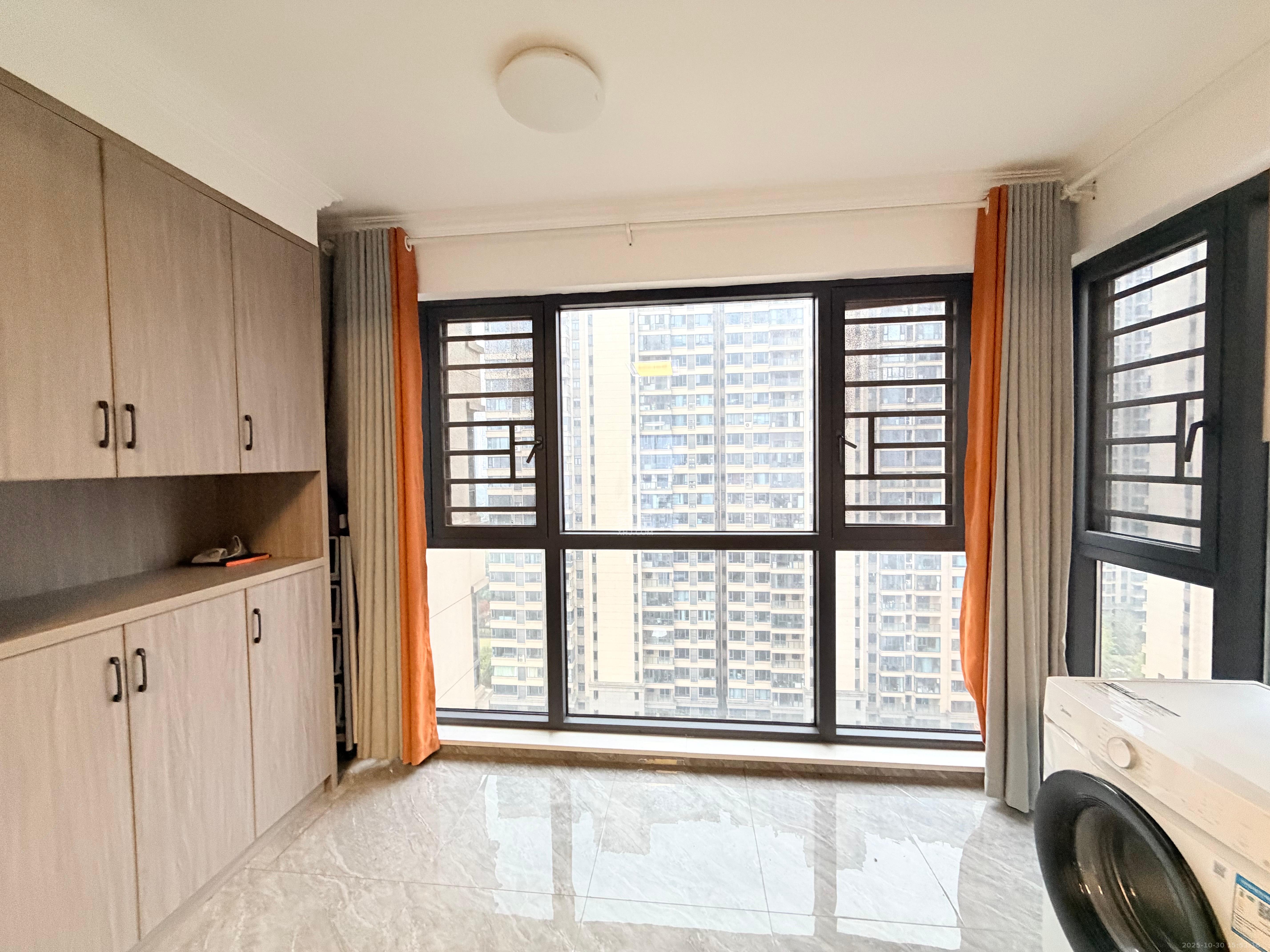 长房东旭国际  4室2厅2卫    4000.0元/月室内图