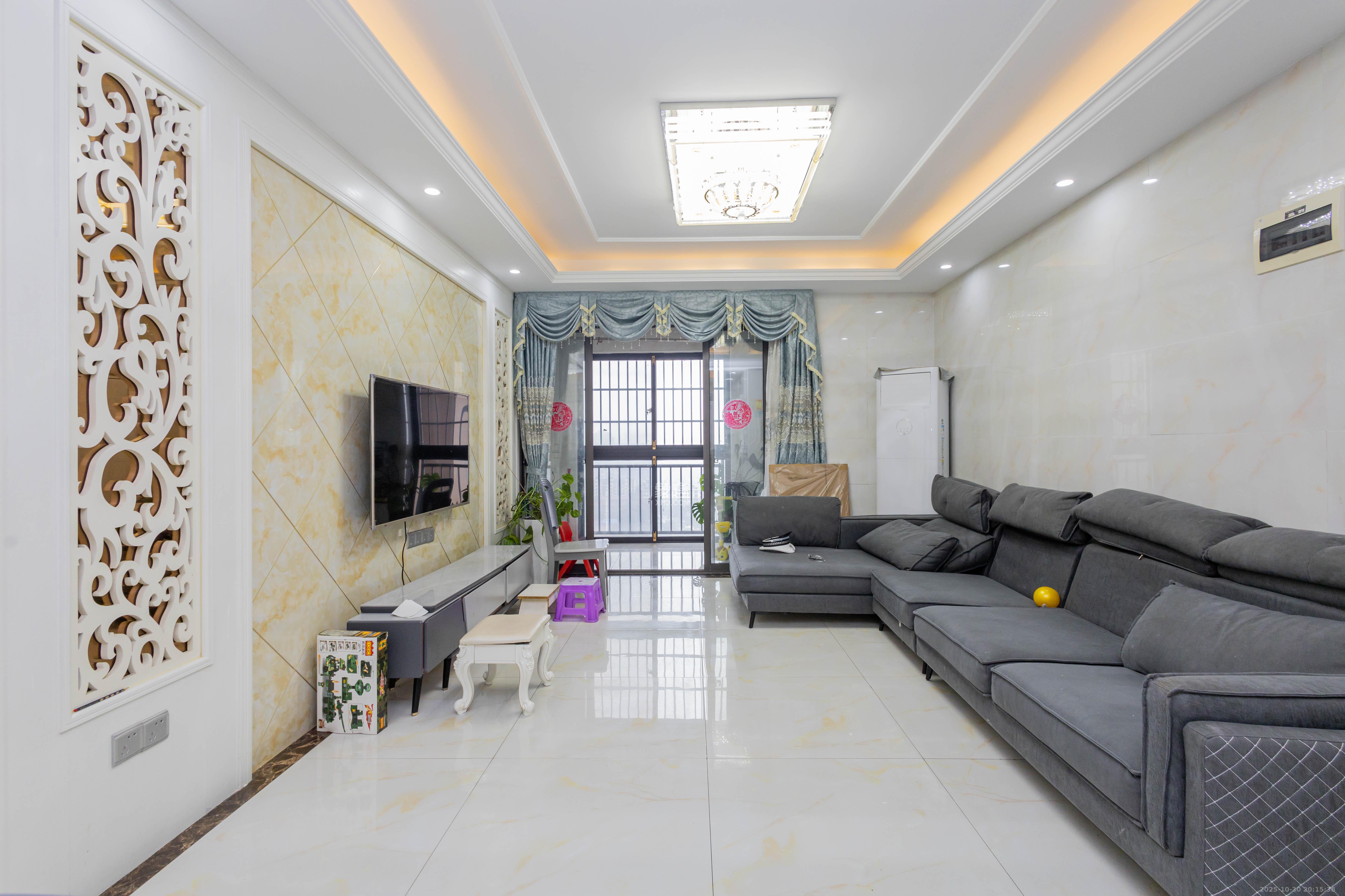 旭辉华庭  3室2厅2卫    75.0万