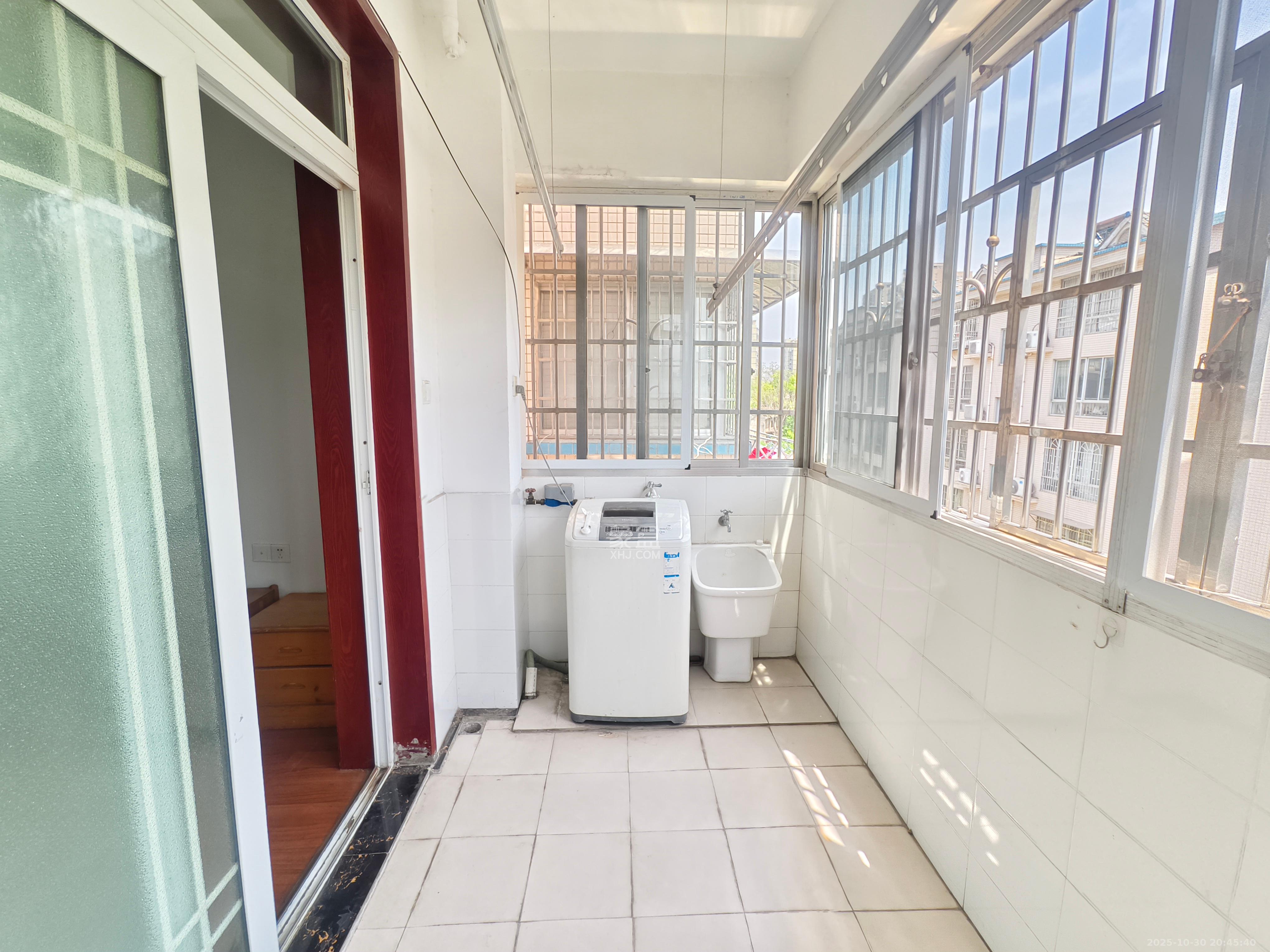 麓谷雅园  3室2厅1卫    1900.0元/月室内图