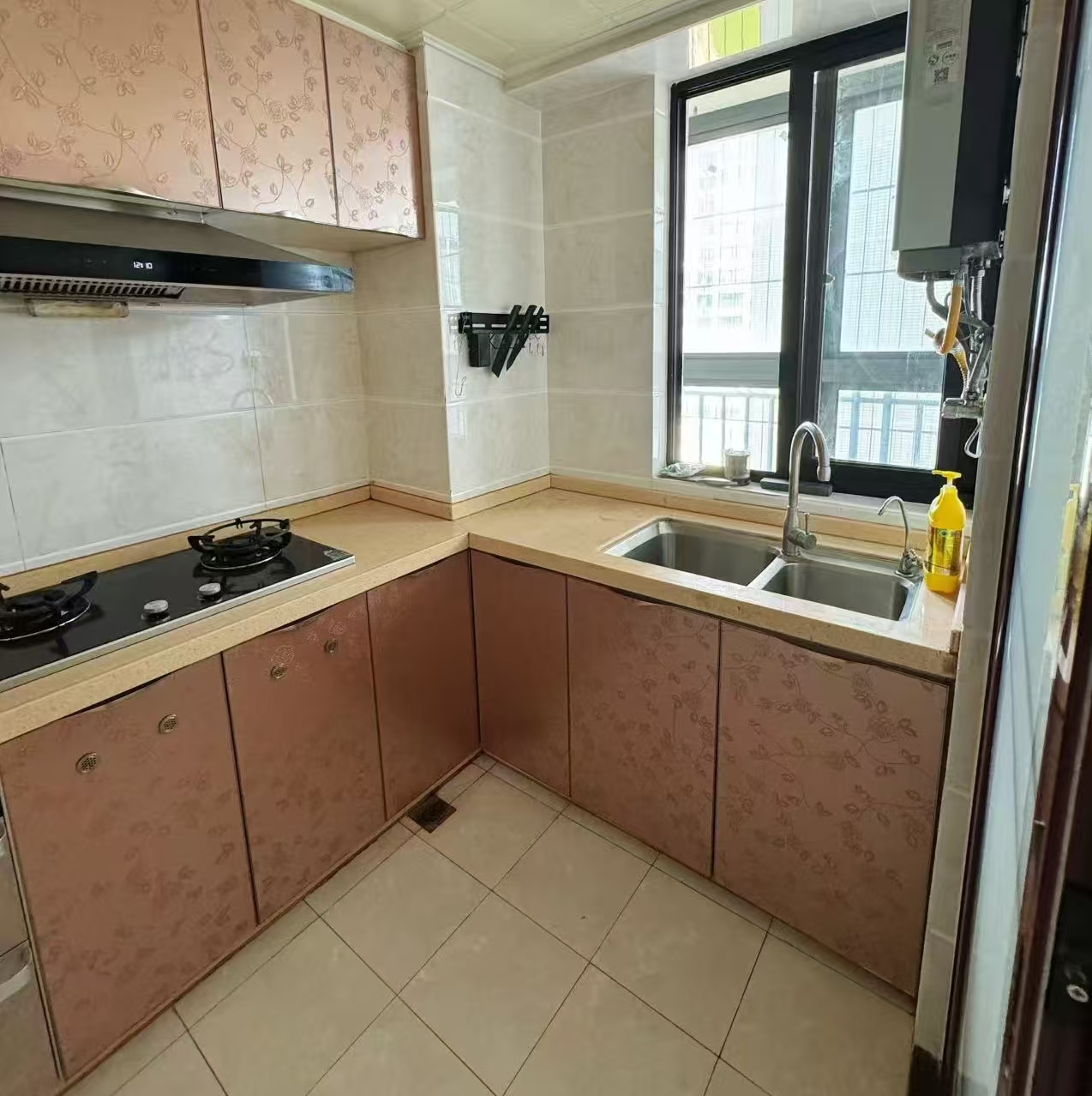 万景峰一期  3室2厅2卫    2000.0元/月 万景峰一期  3室2厅2卫    2000.0元/月室内图