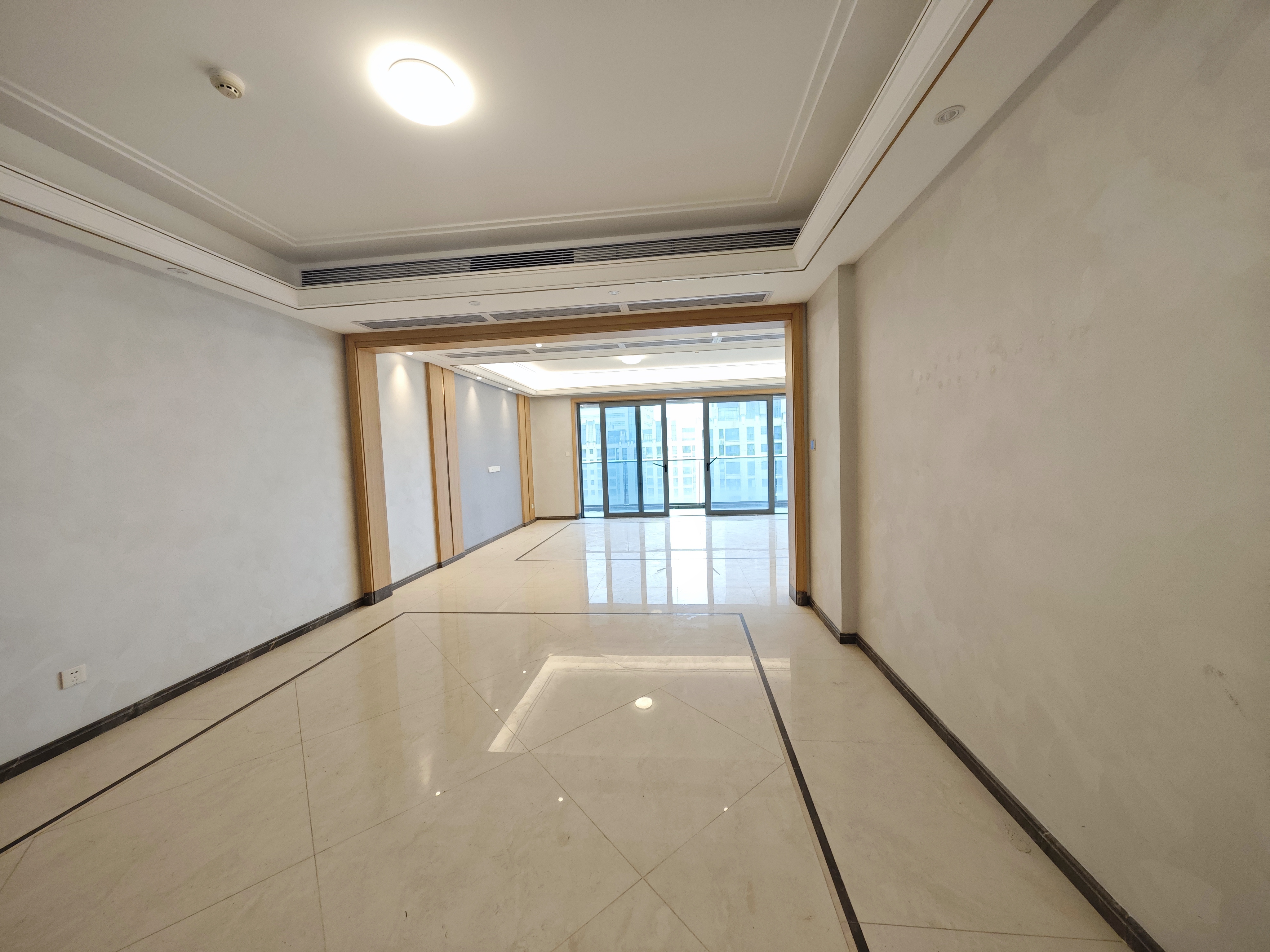 龙兴公馆  3室2厅2卫    7000.0元/月室内图