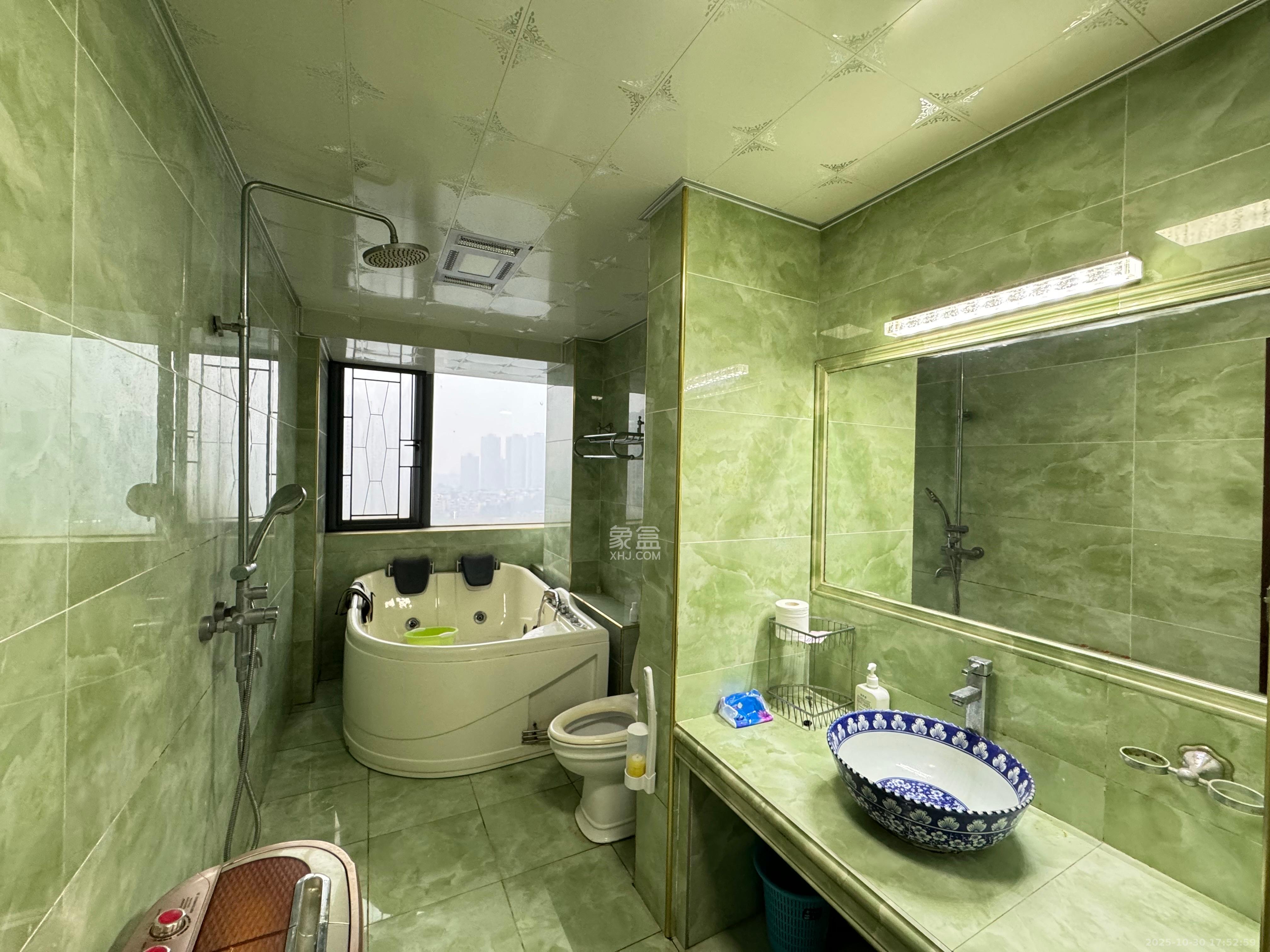 月畔湾 3室2厅1卫 2400.0元/月 月畔湾 3室2厅1卫 2400.0元/月室内图