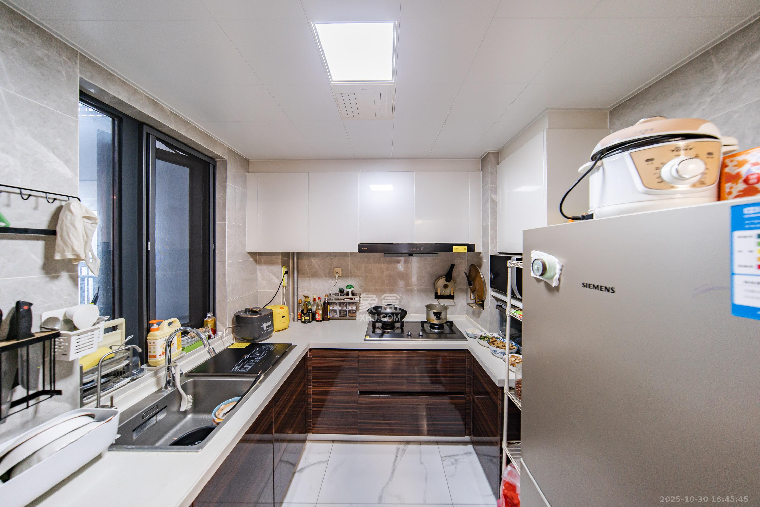 中海阅麓山一期  3室2厅2卫    149.8万厨房